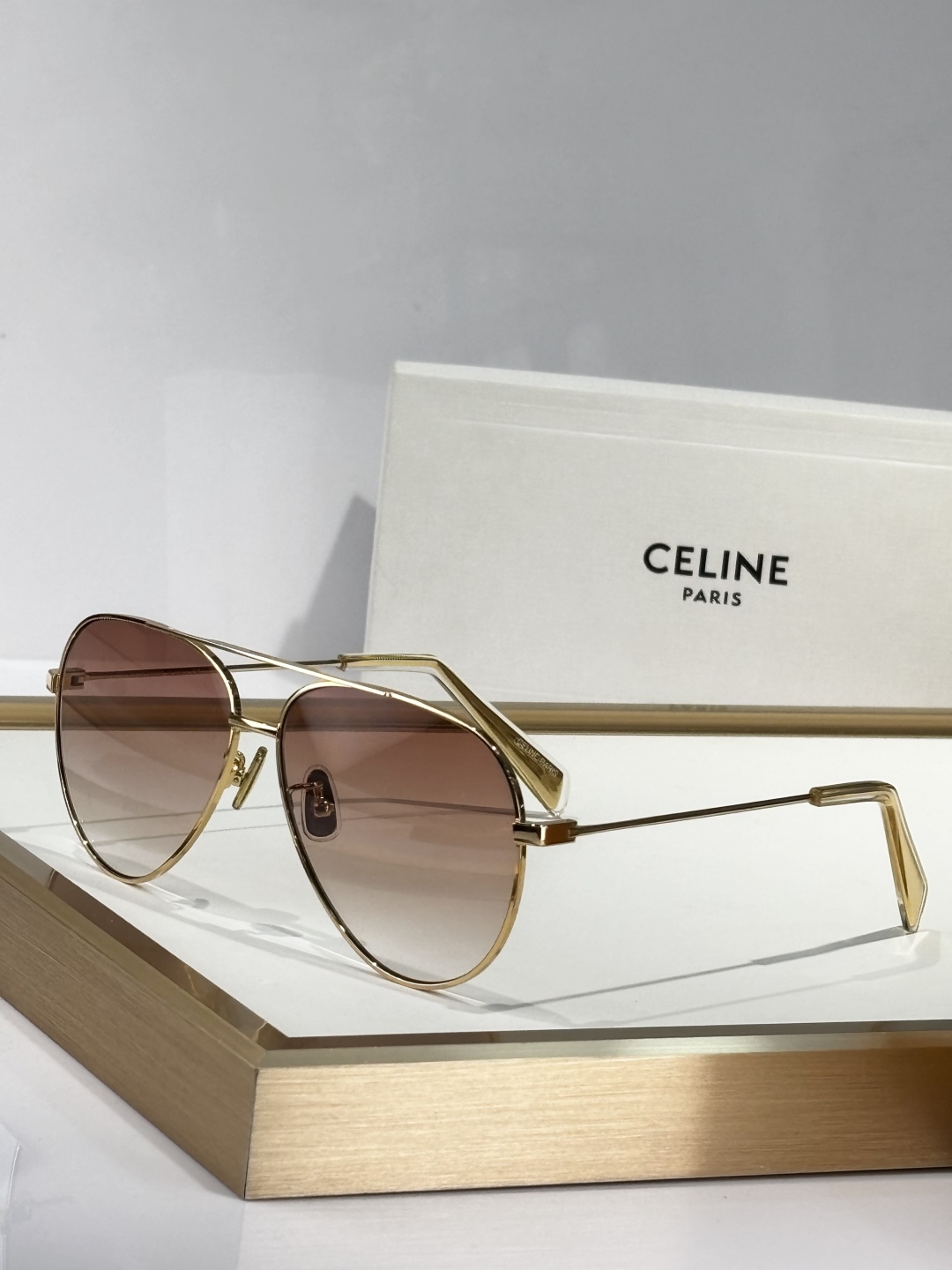  Aviator sunglasses
ToP quality 
Celin*
MODCL40062 
