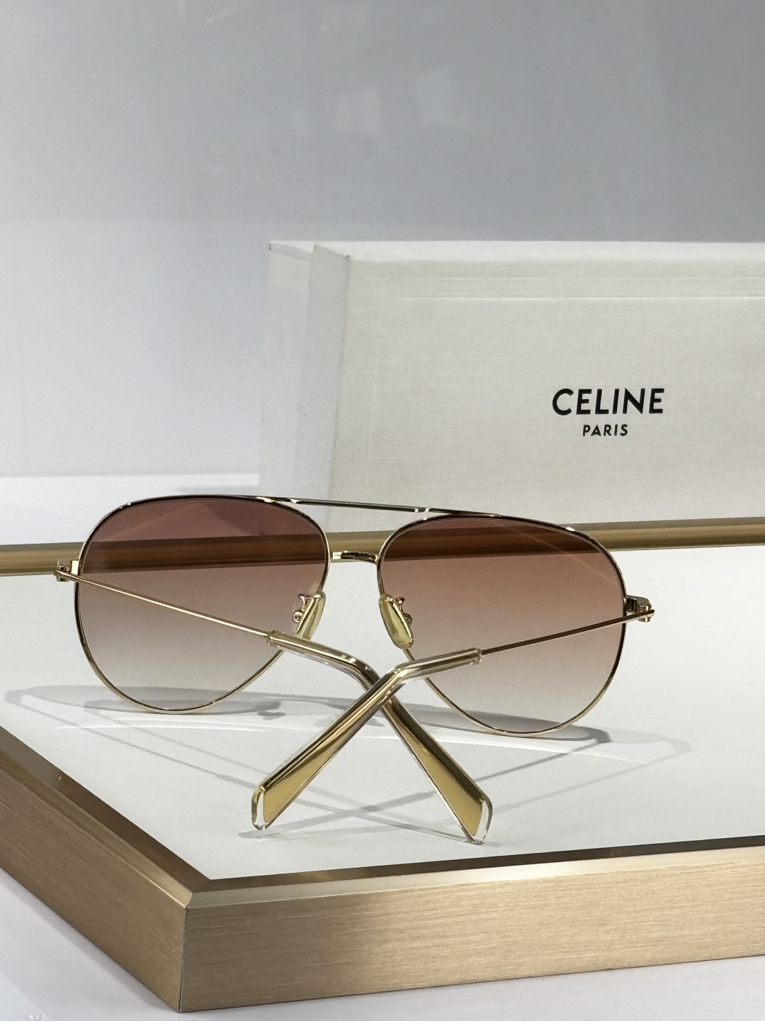  Aviator sunglasses
ToP quality 
Celin*
MODCL40062 
