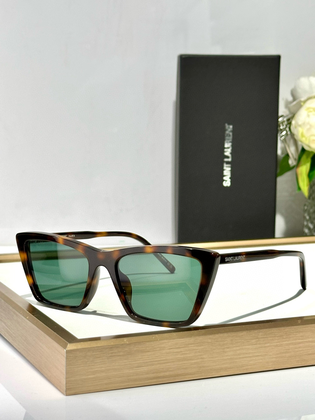  SAINT LAUREN*
ModelSL737
Size54口16-145
