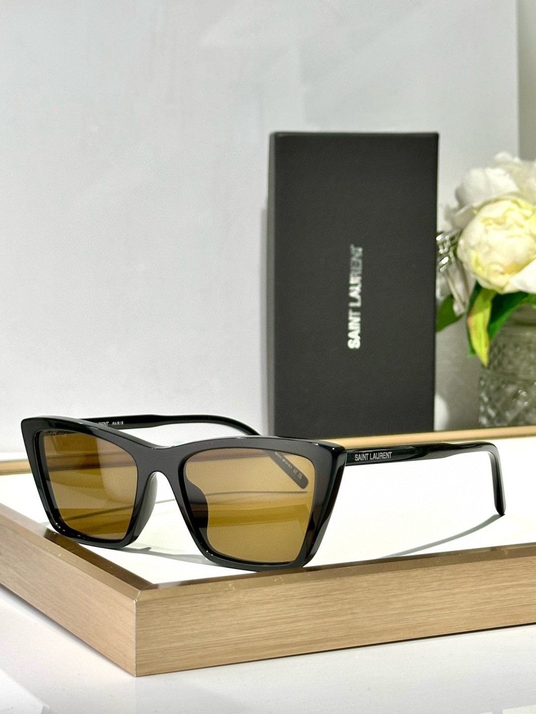  SAINT LAUREN*
ModelSL737
Size54口16-145
