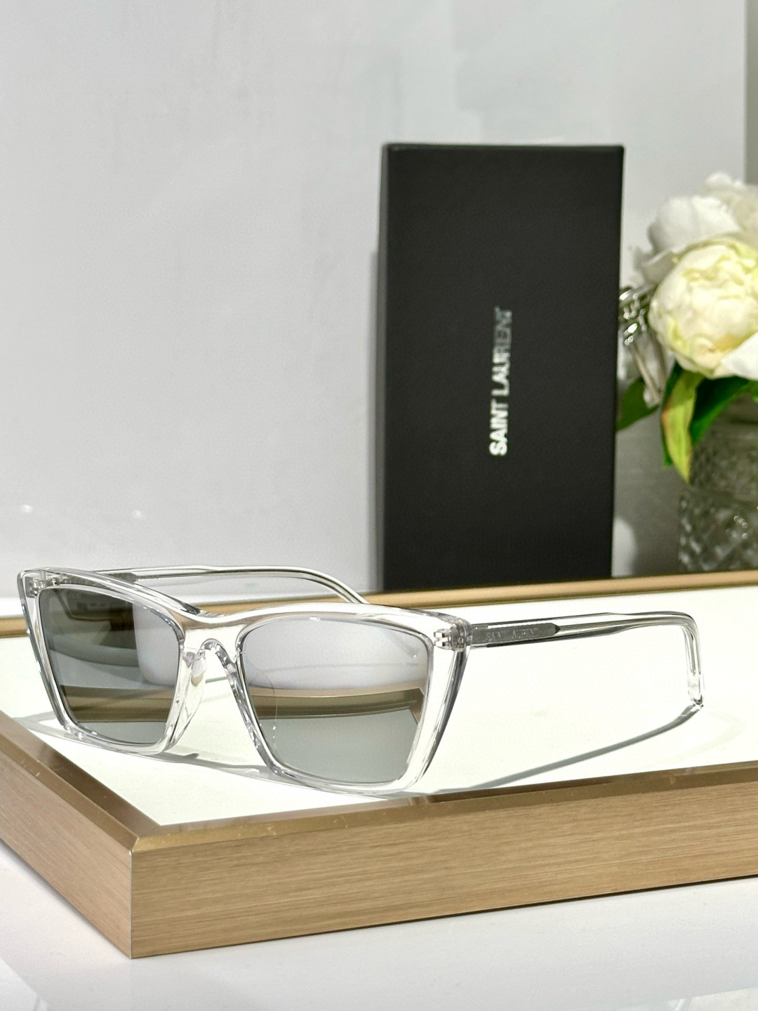  SAINT LAUREN*
ModelSL737
Size54口16-145
