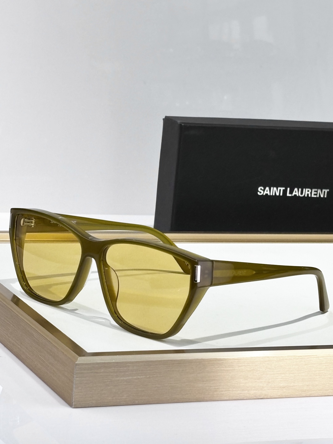  Oversized 
SAINT LAUREN*
Mod：SL 758/F
经典直角标徽
力量感框型💪