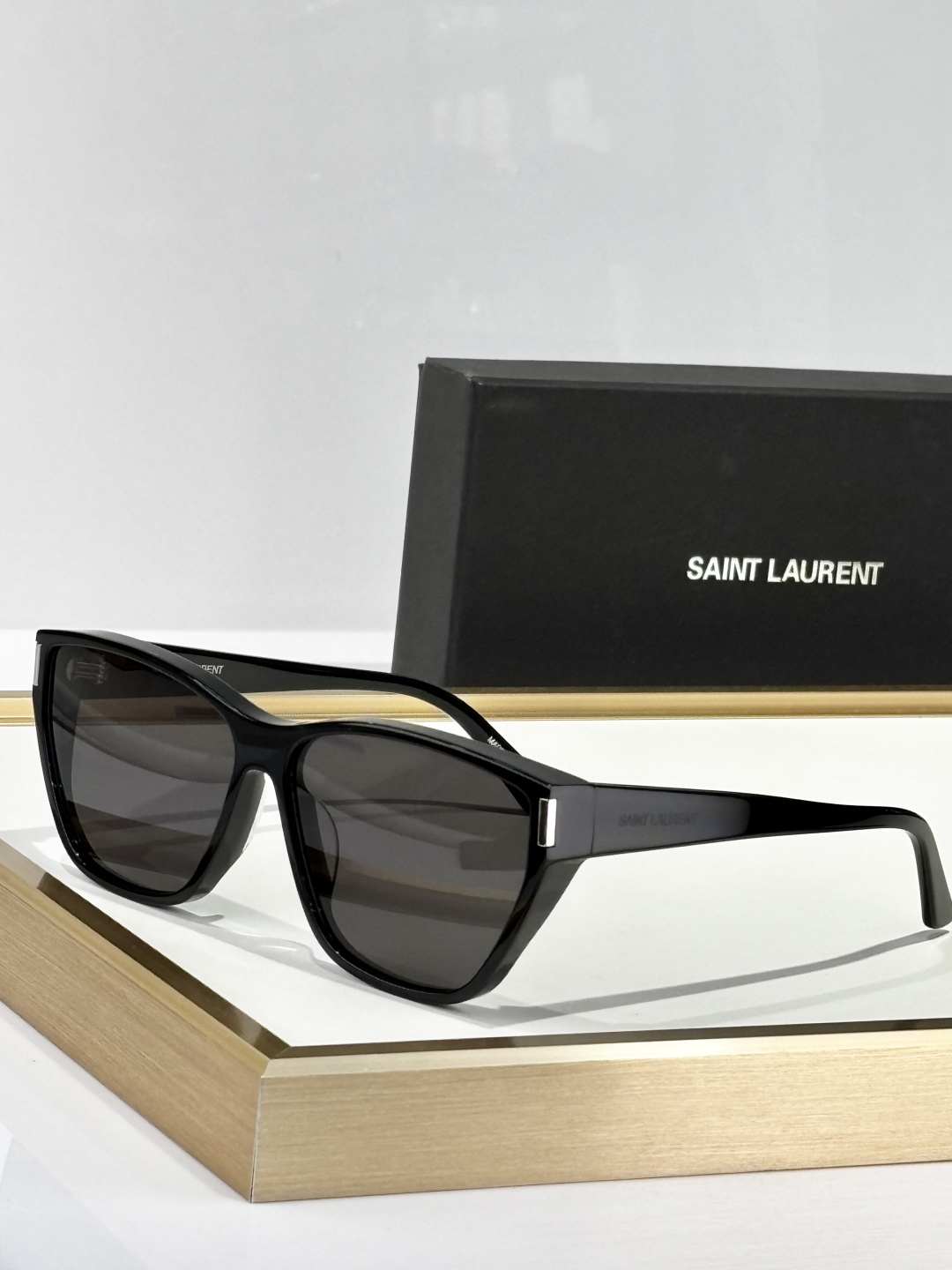 Oversized 
SAINT LAUREN*
Mod：SL 758/F
经典直角标徽
力量感框型💪
