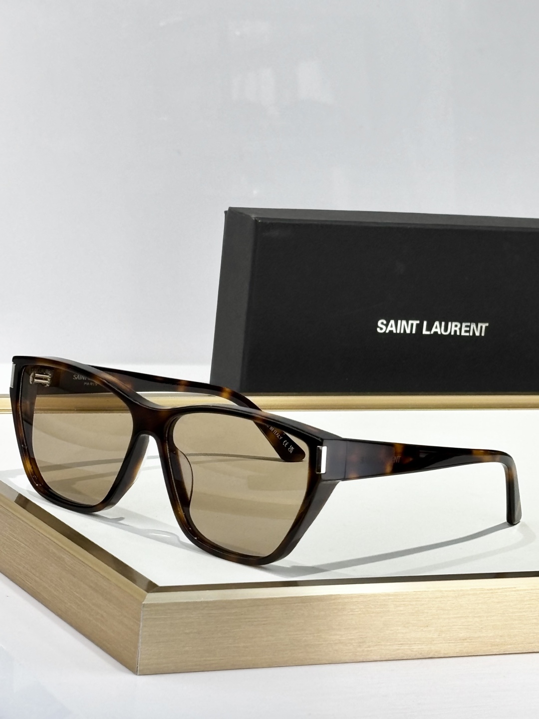  Oversized 
SAINT LAUREN*
Mod：SL 758/F
经典直角标徽
力量感框型💪