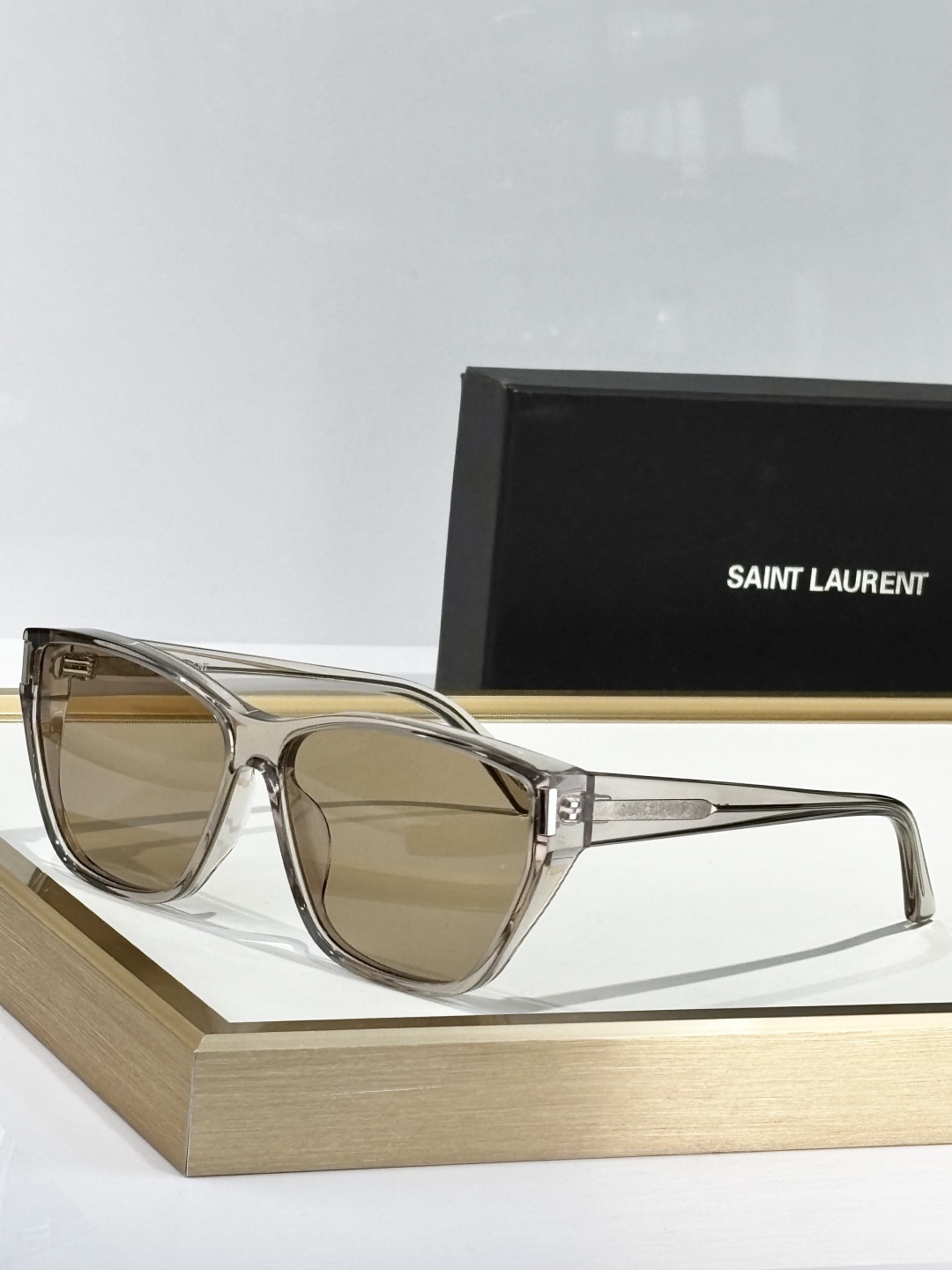  Oversized 
SAINT LAUREN*
Mod：SL 758/F
经典直角标徽
力量感框型💪