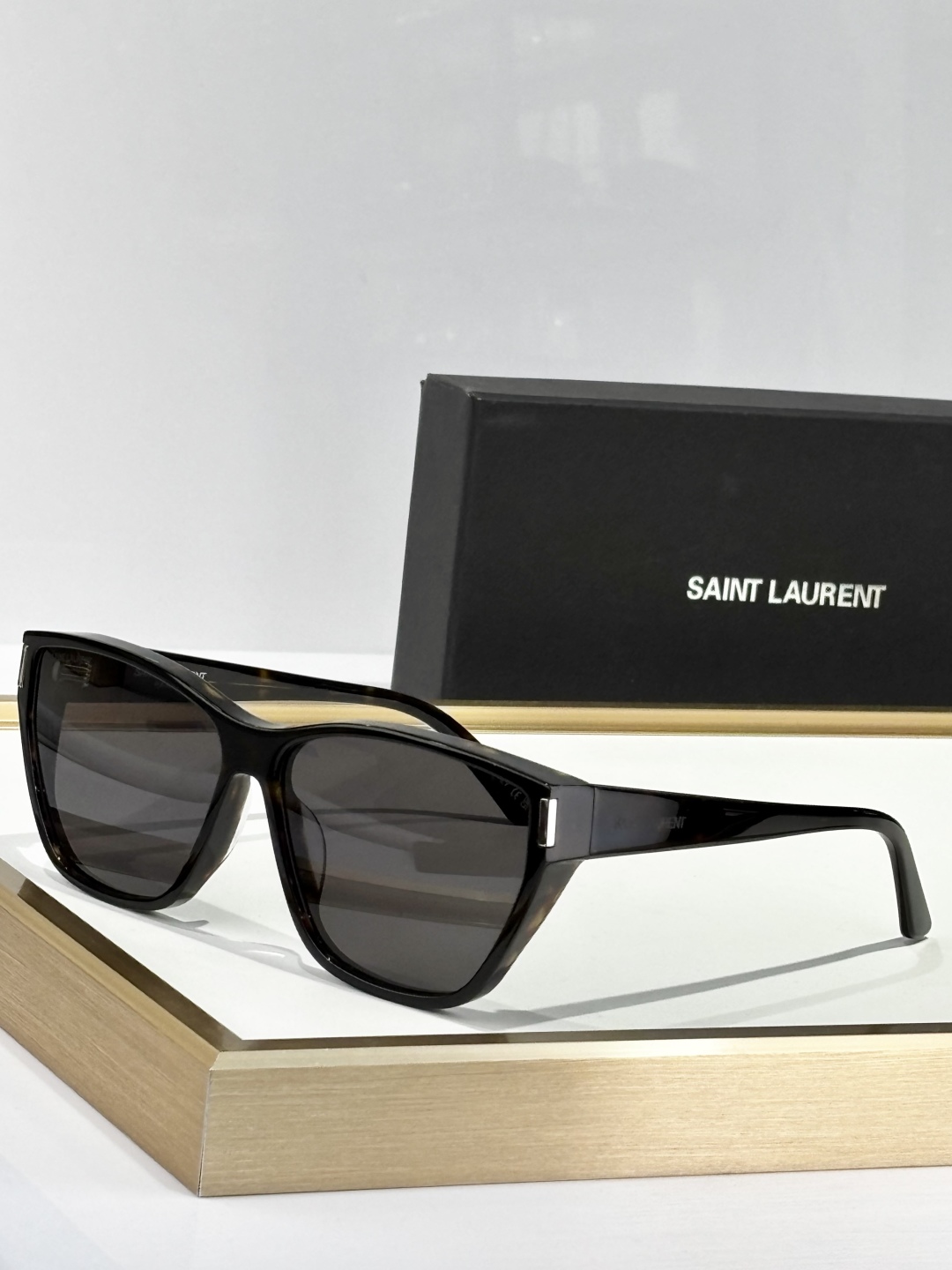  Oversized 
SAINT LAUREN*
Mod：SL 758/F
经典直角标徽
力量感框型💪