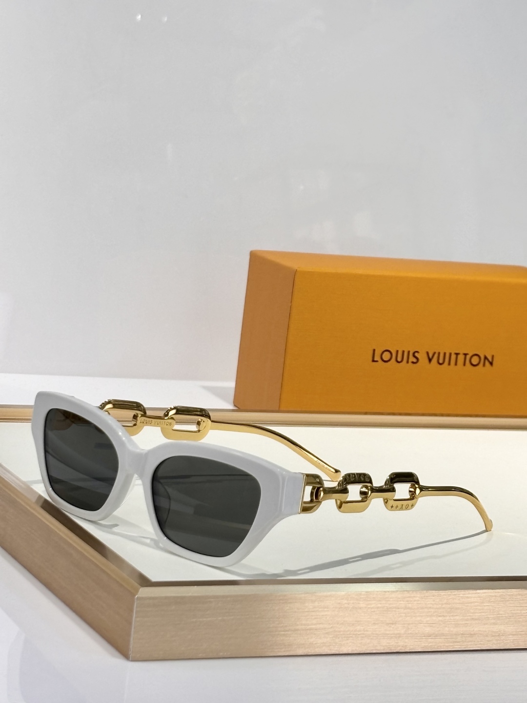 LOUIS VUITTO*
MODEL：Z1472E Z1473E Z1474E Z1476E Z14