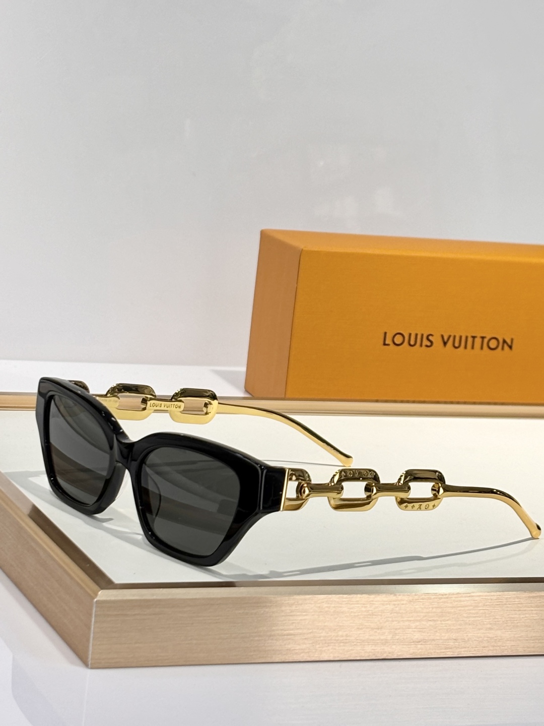  LOUIS VUITTO*
MODEL：Z1472E Z1473E Z1474E Z1476E Z14
