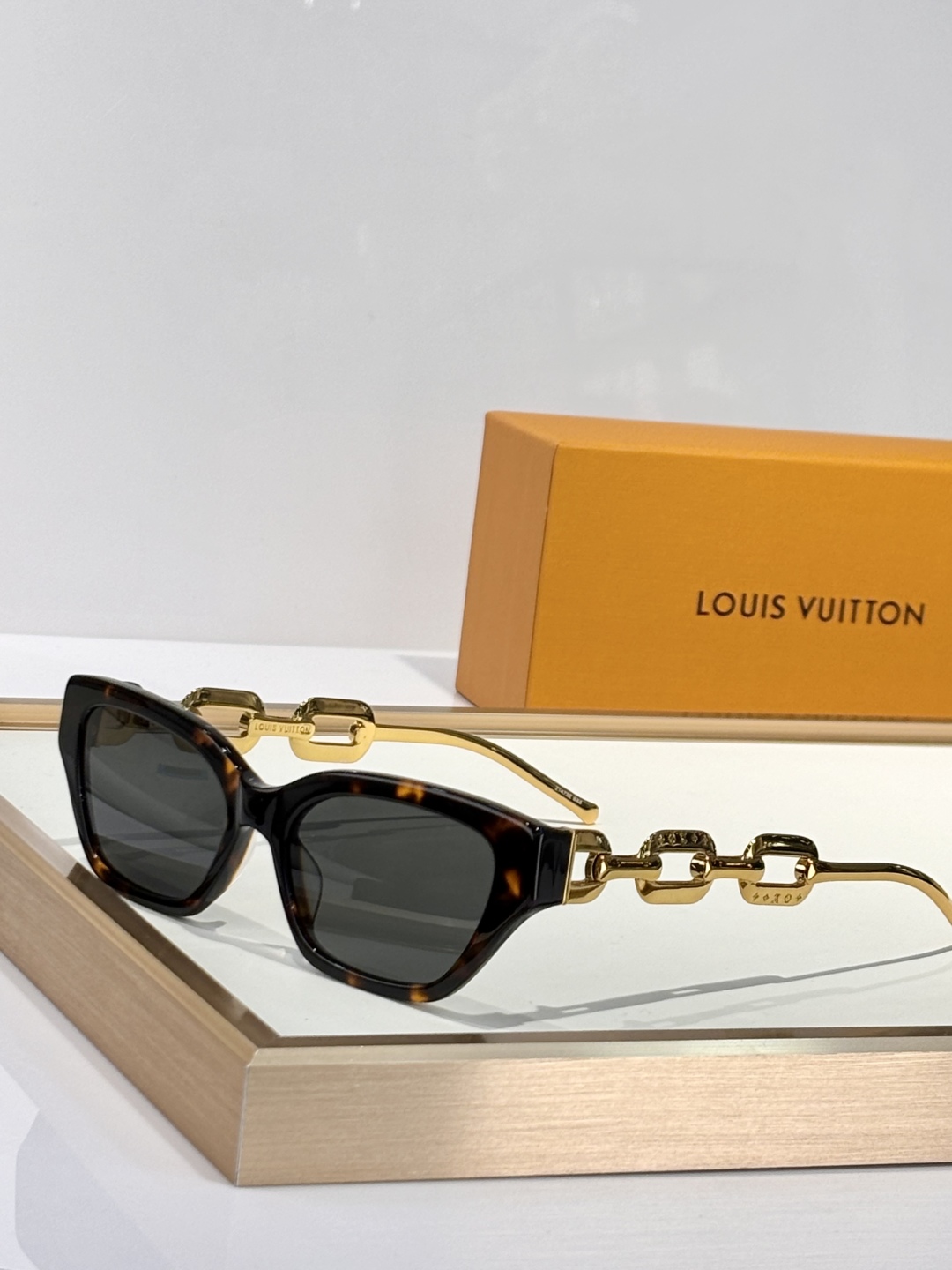  LOUIS VUITTO*
MODEL：Z1472E Z1473E Z1474E Z1476E Z14