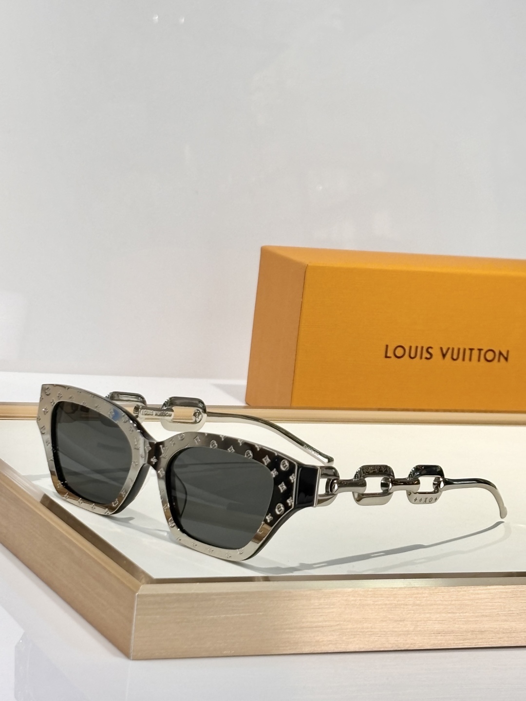  LOUIS VUITTO*
MODEL：Z1472E Z1473E Z1474E Z1476E Z14