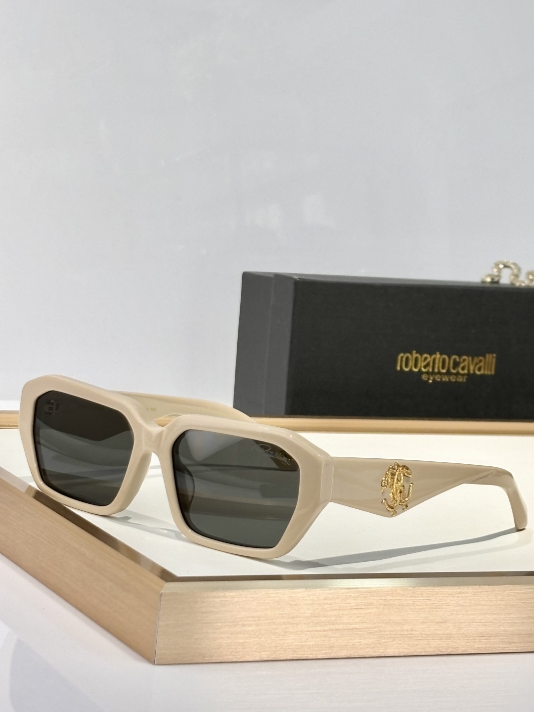  roberto cavalli
MOD：SRC 113
Size：57口17 140
