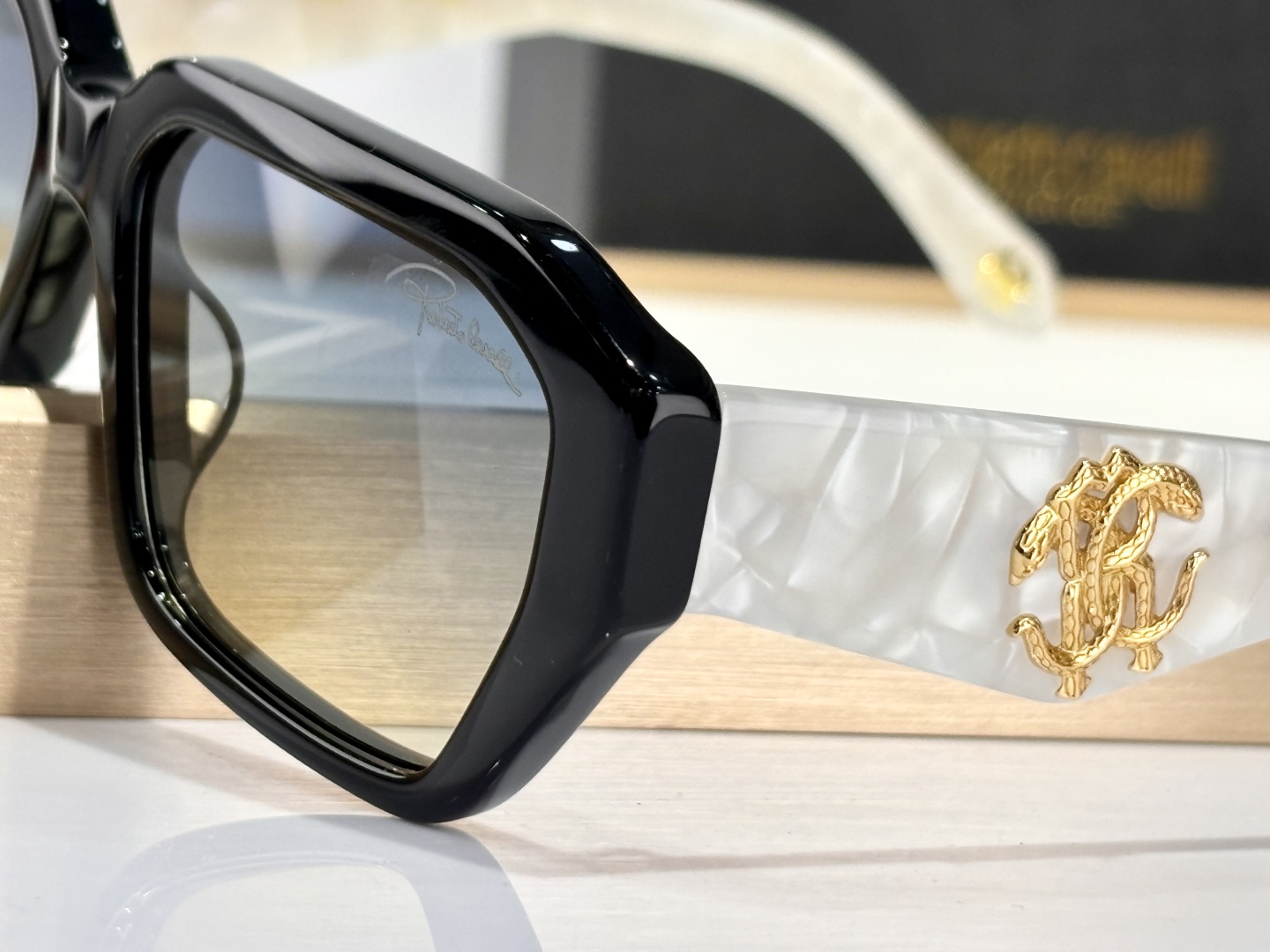  roberto cavalli
MOD：SRC 113
Size：57口17 140
