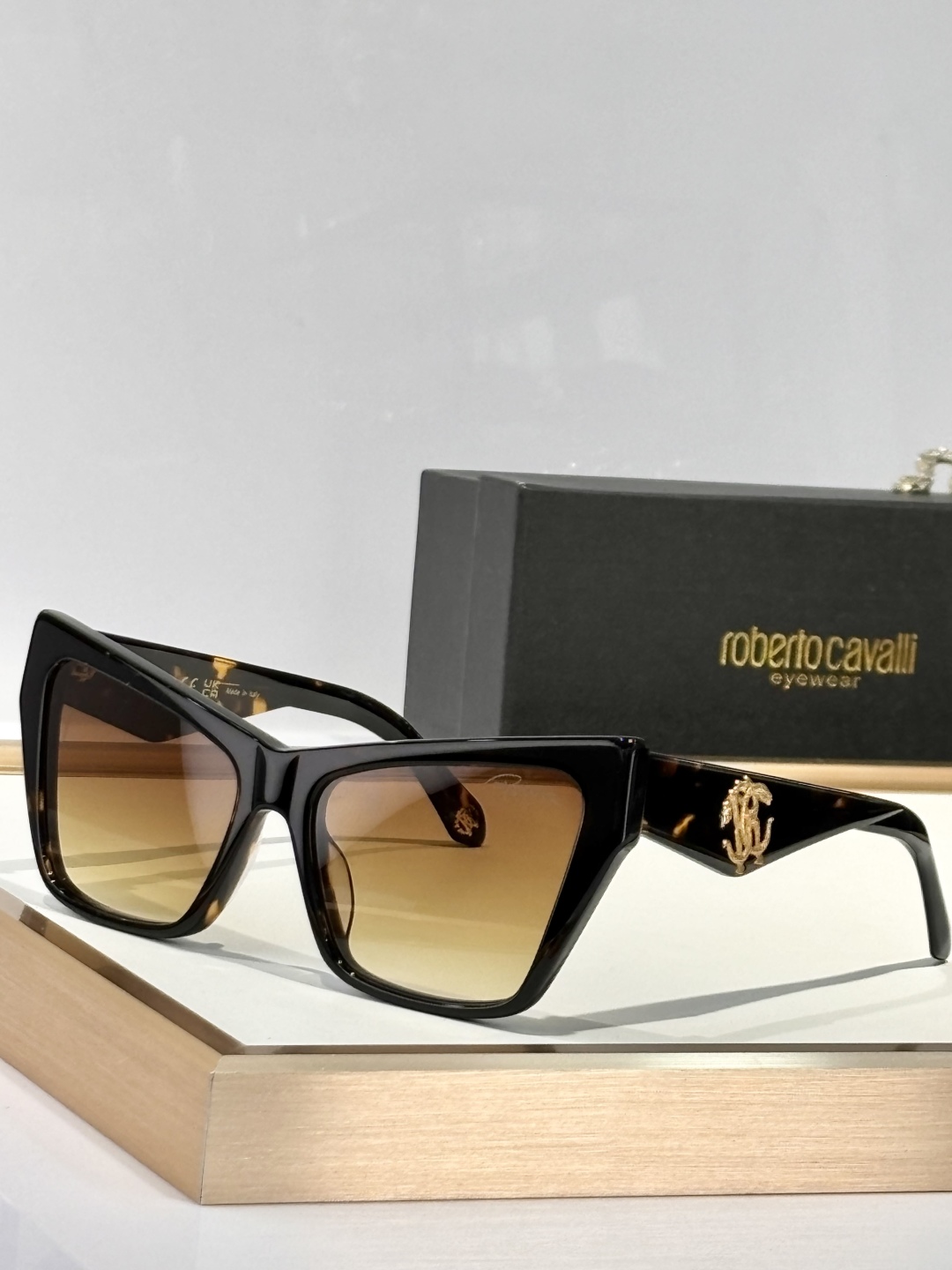  roberto cavalli
MOD：SRC 114
Size：58口18 140
