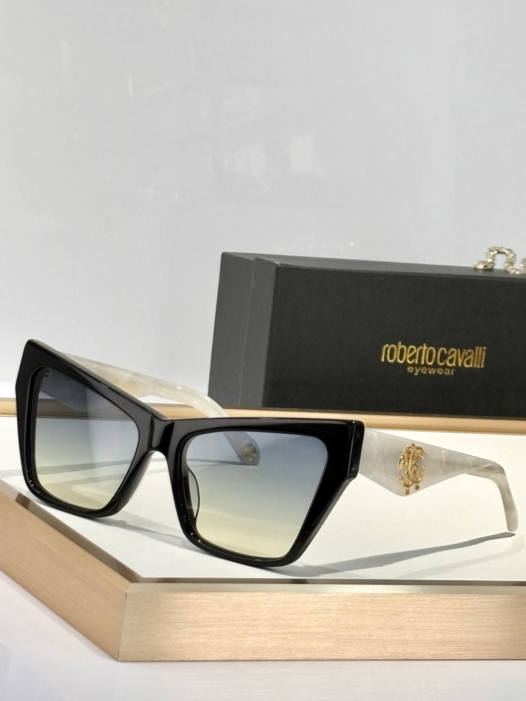  roberto cavalli
MOD：SRC 114
Size：58口18 140

