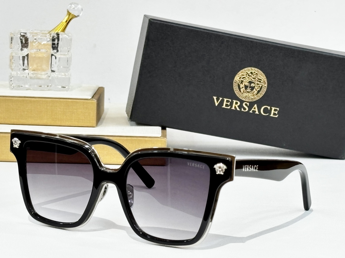 。VERSACE
MOD：VE6793
Size：52口19 140
