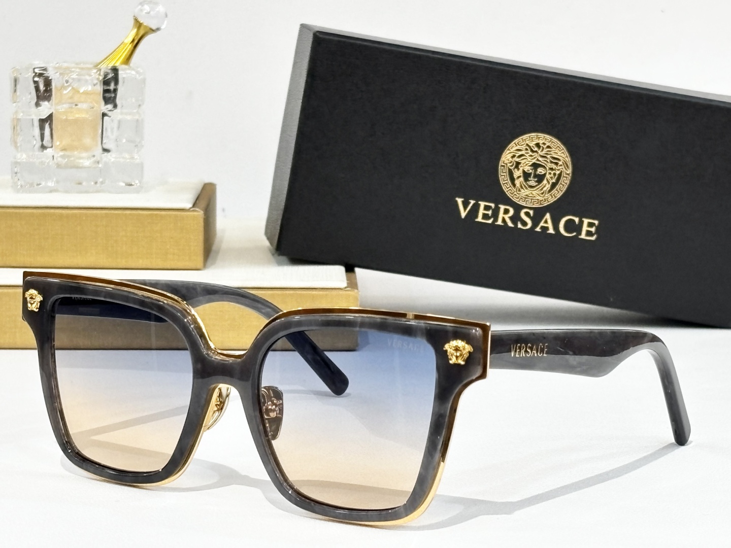 。VERSACE
MOD：VE6793
Size：52口19 140
