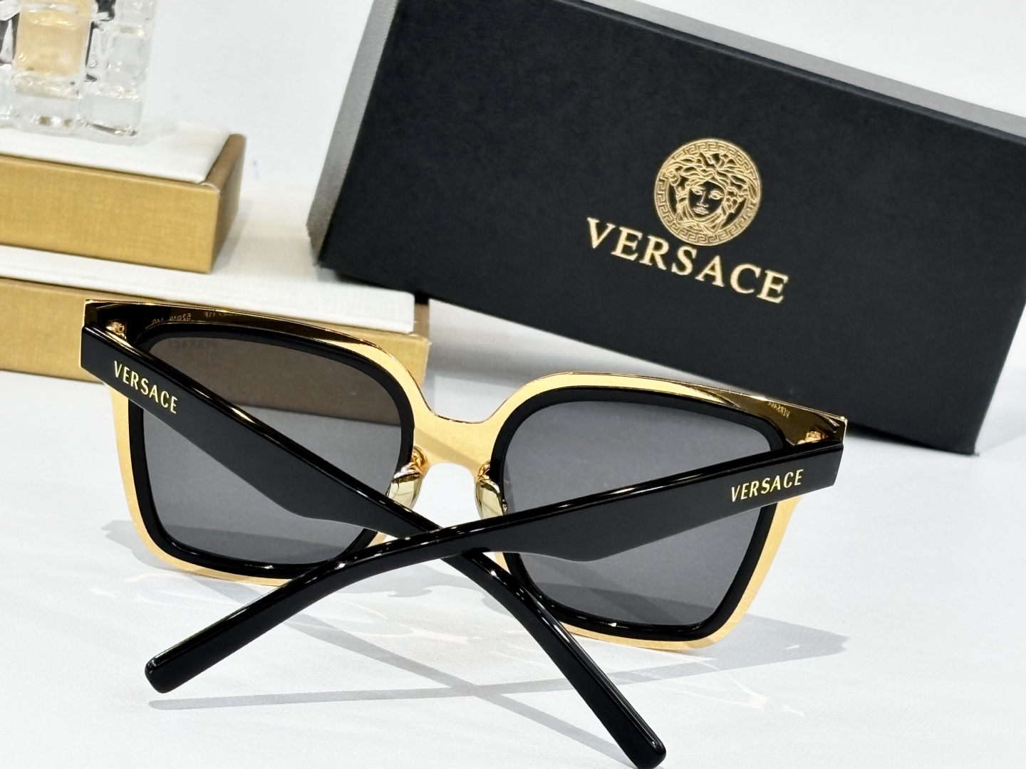 。VERSACE
MOD：VE6793
Size：52口19 140
