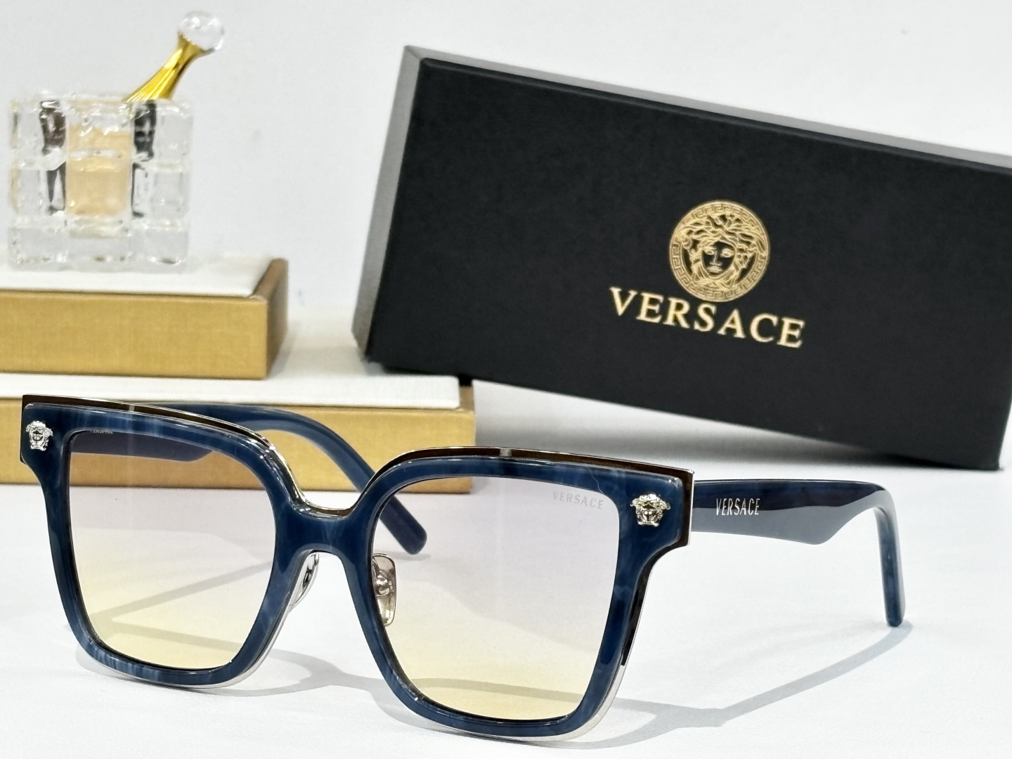 。VERSACE
MOD：VE6793
Size：52口19 140

