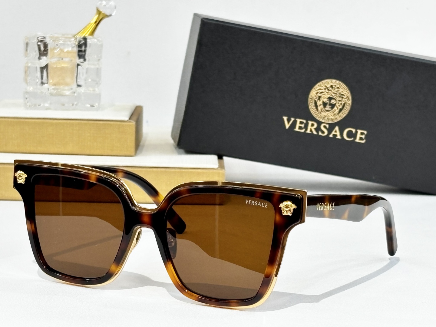 。VERSACE
MOD：VE6793
Size：52口19 140
