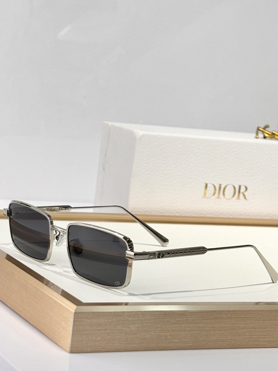  DIOR
MODS2U
Size55口18 140

