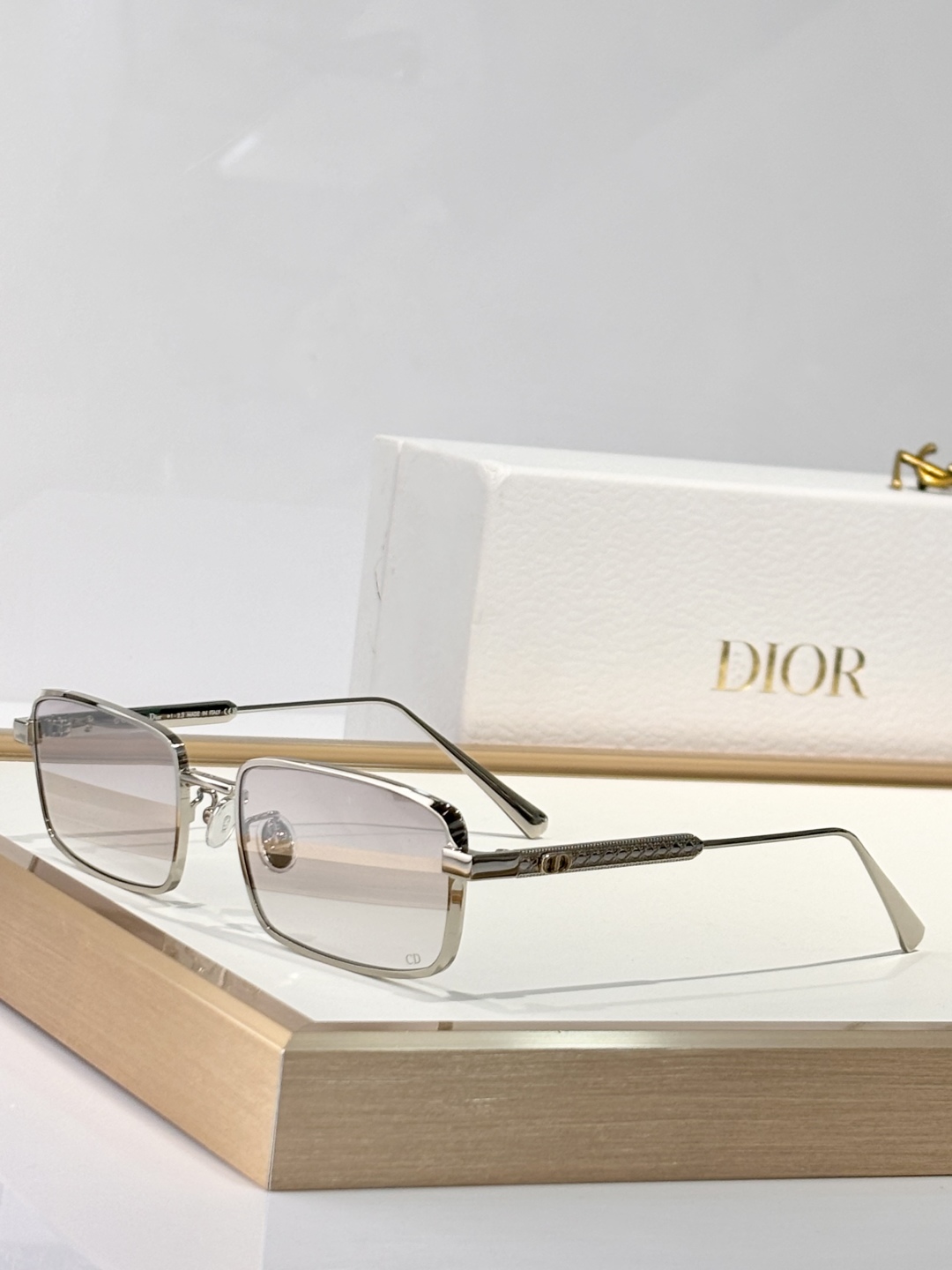  DIOR
MODS2U
Size55口18 140

