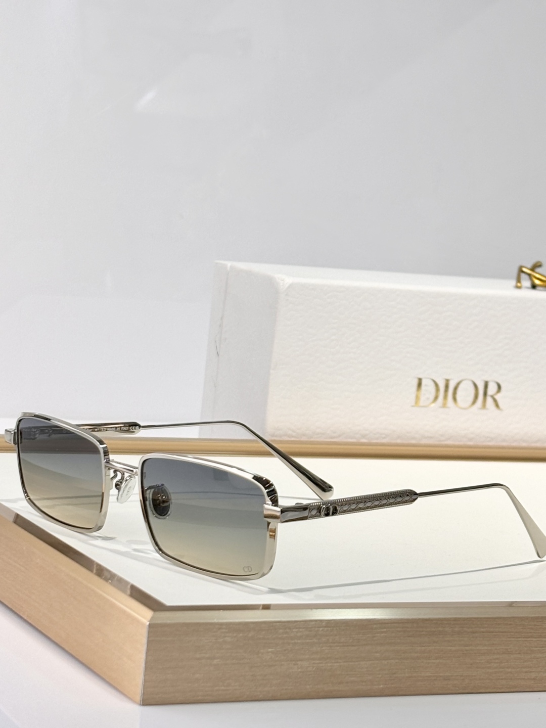  DIOR
MODS2U
Size55口18 140
