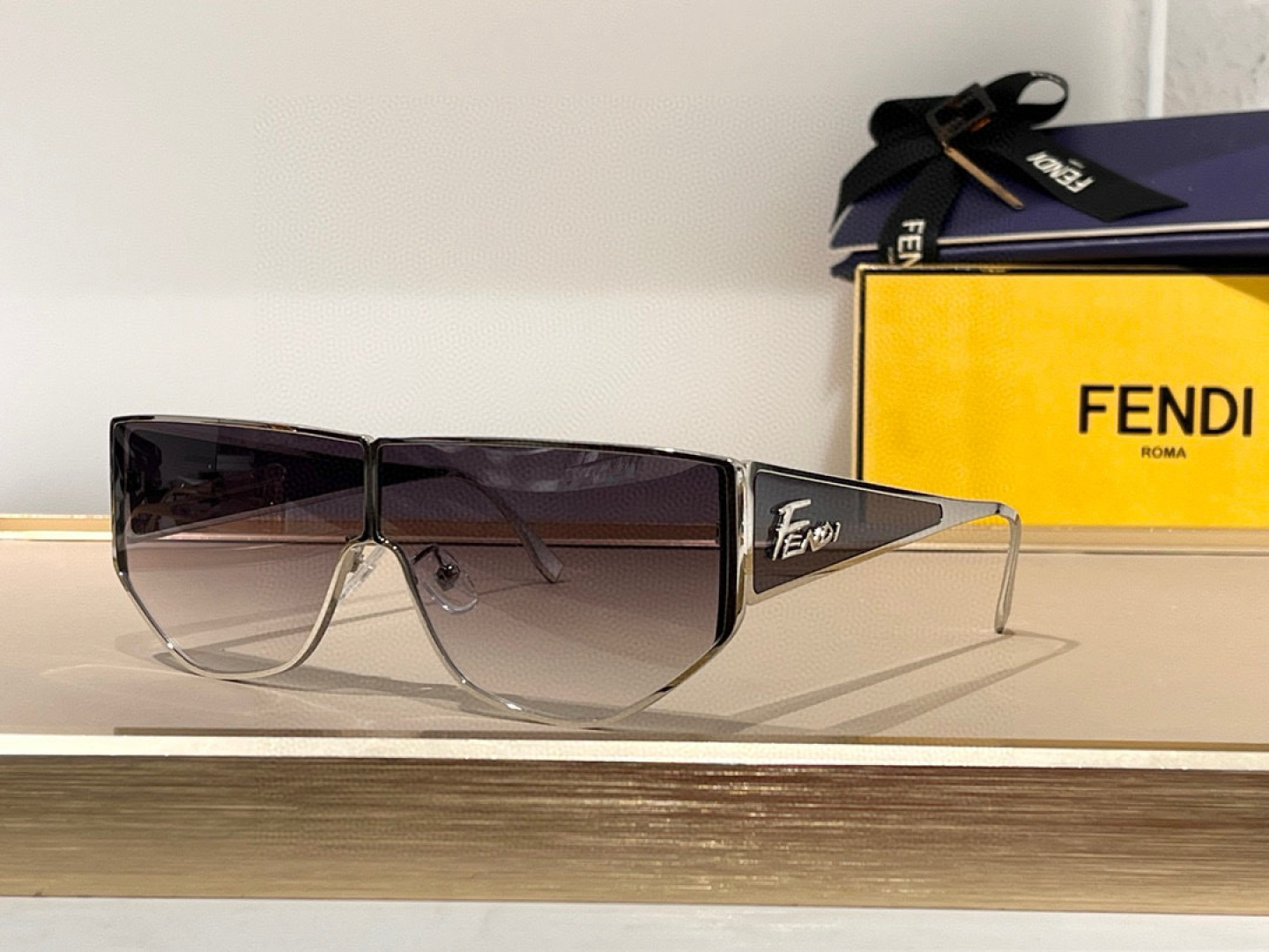  Oversized 
Fendi Disco
ModFF M0093/S 
SIZE70-2-150
