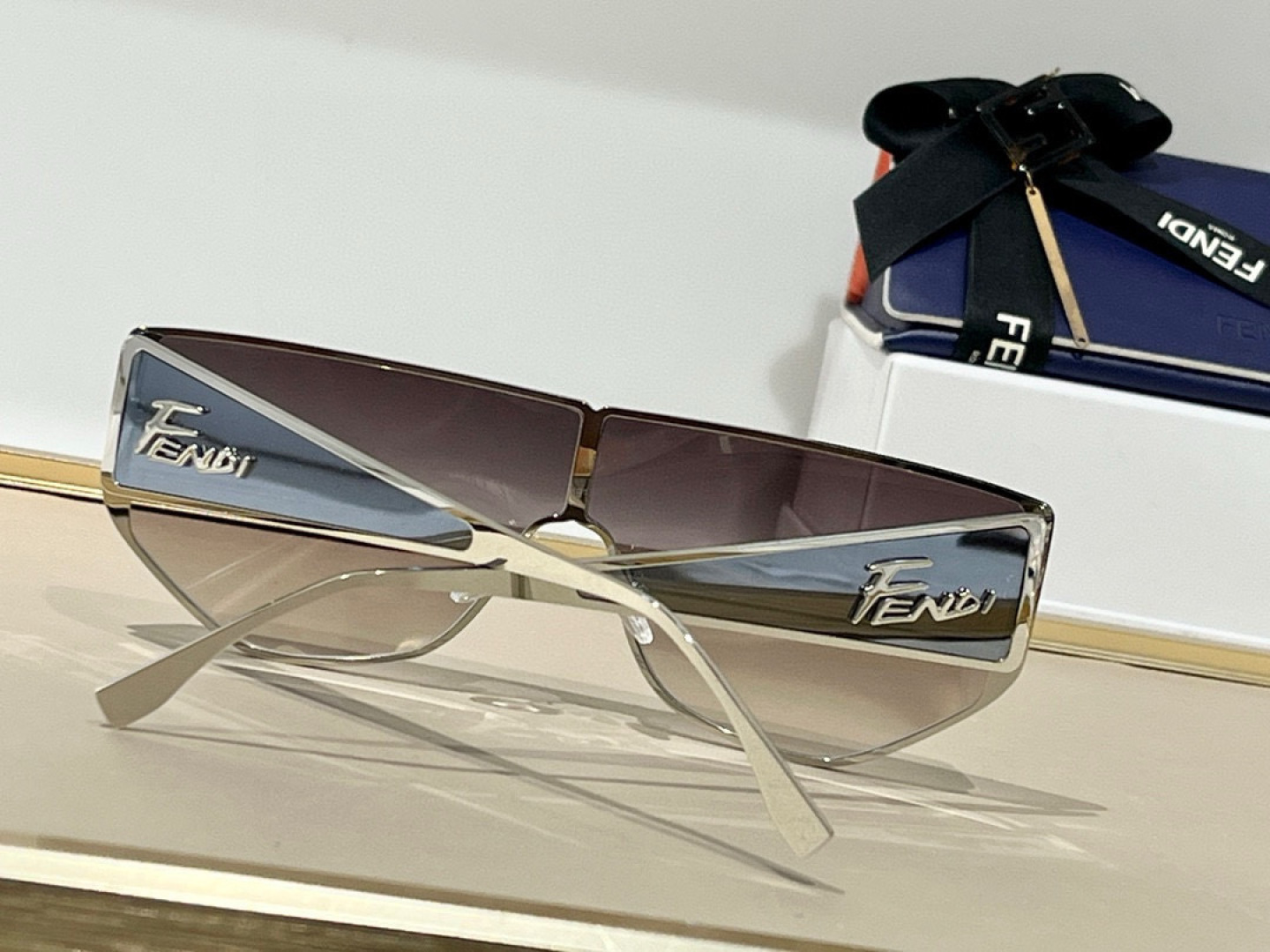  Oversized 
Fendi Disco
ModFF M0093/S 
SIZE70-2-150
