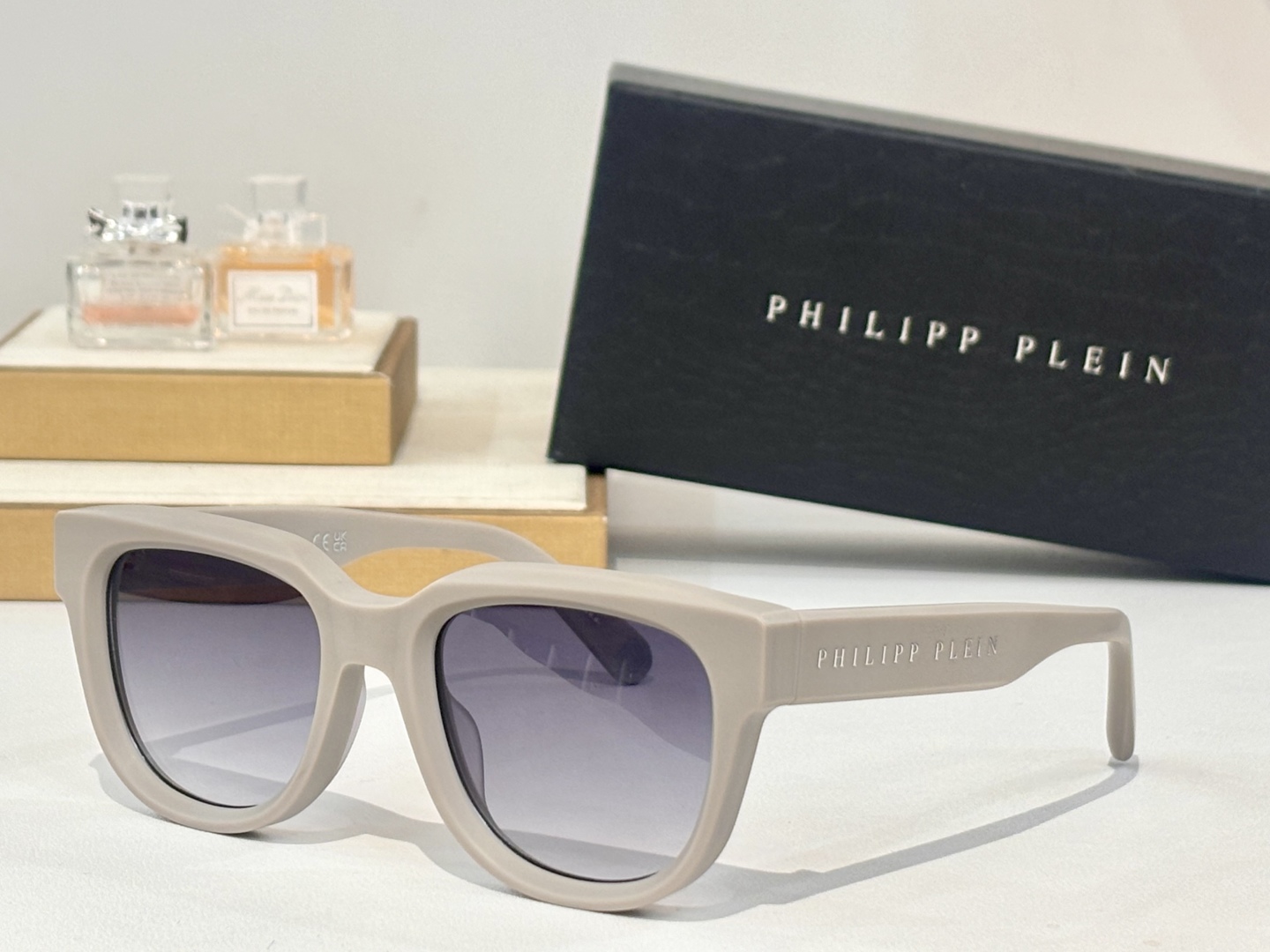  PHILIPP PLEI* 菲利普.普莱恩～
TOP QUALITY
-镭射印字抹油
-加厚板材
MO