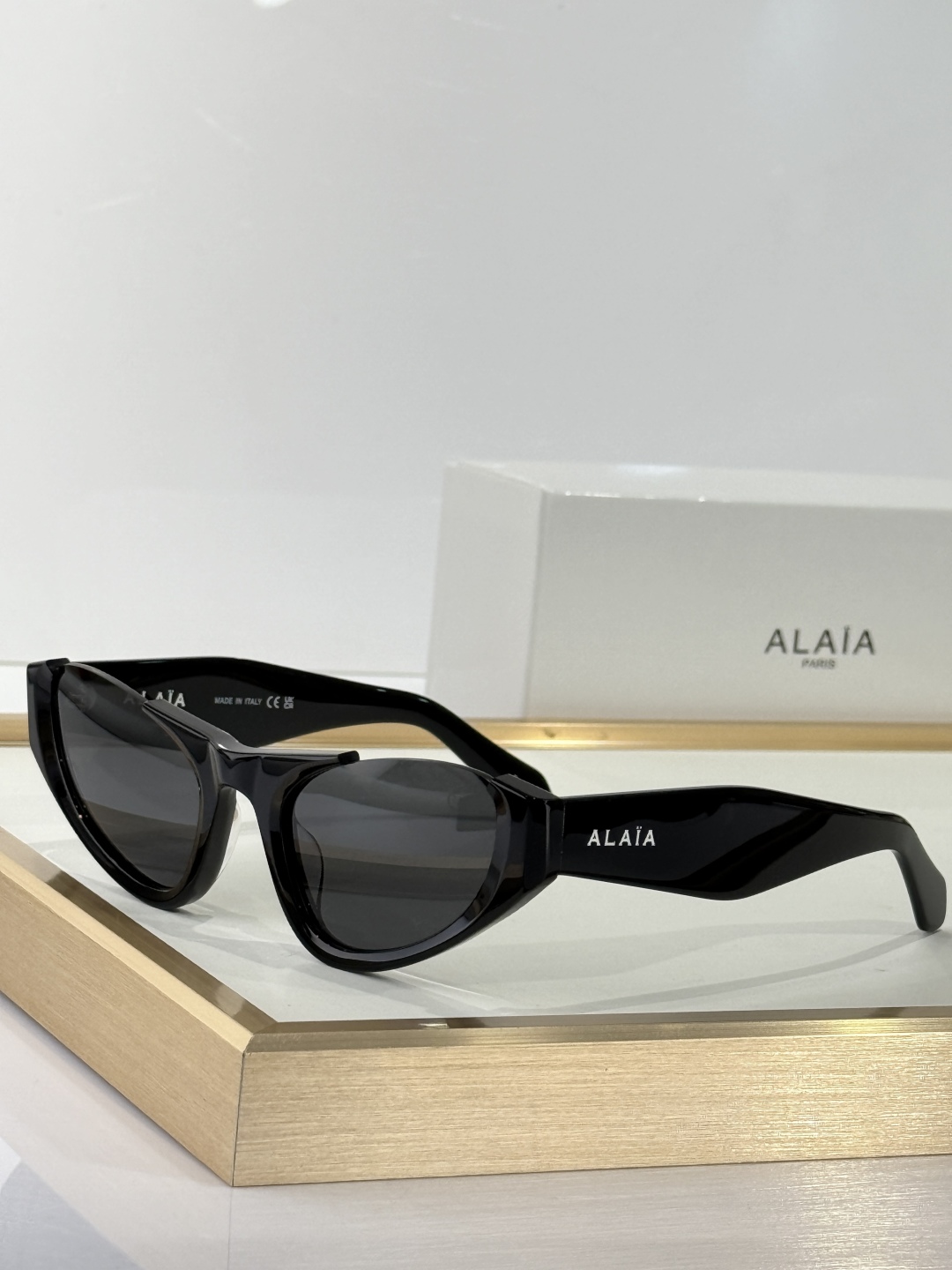  ToP quality 
ALAIA
时间单品 
MOD：AA0076S
SIZE：57-17-145