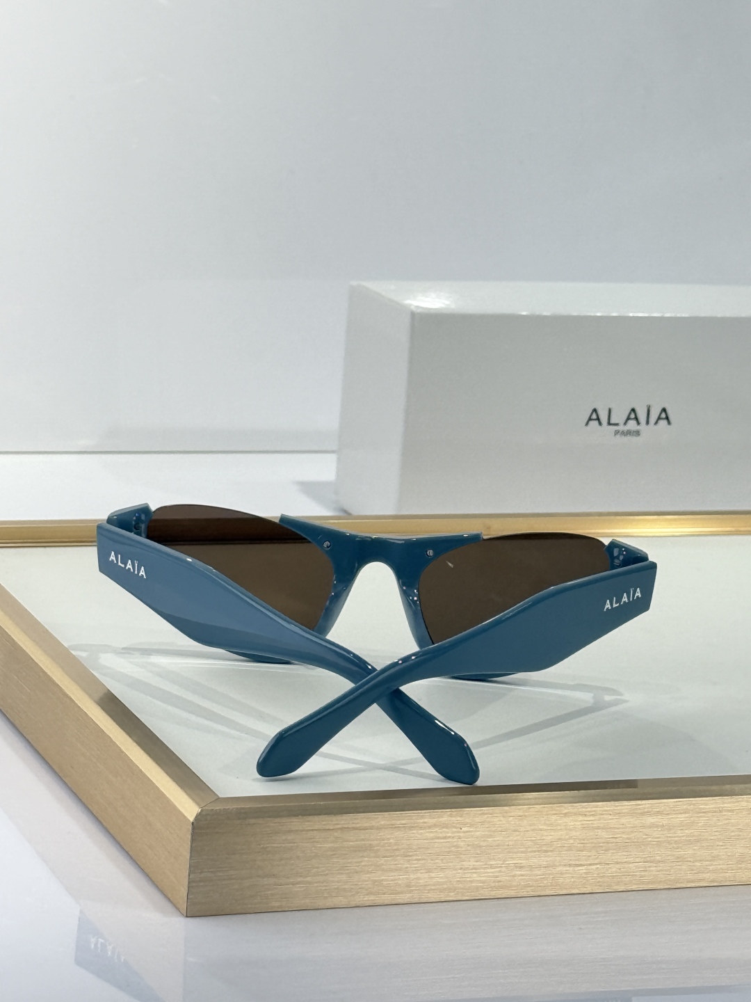  ToP quality 
ALAIA
时间单品 
MOD：AA0076S
SIZE：57-17-145