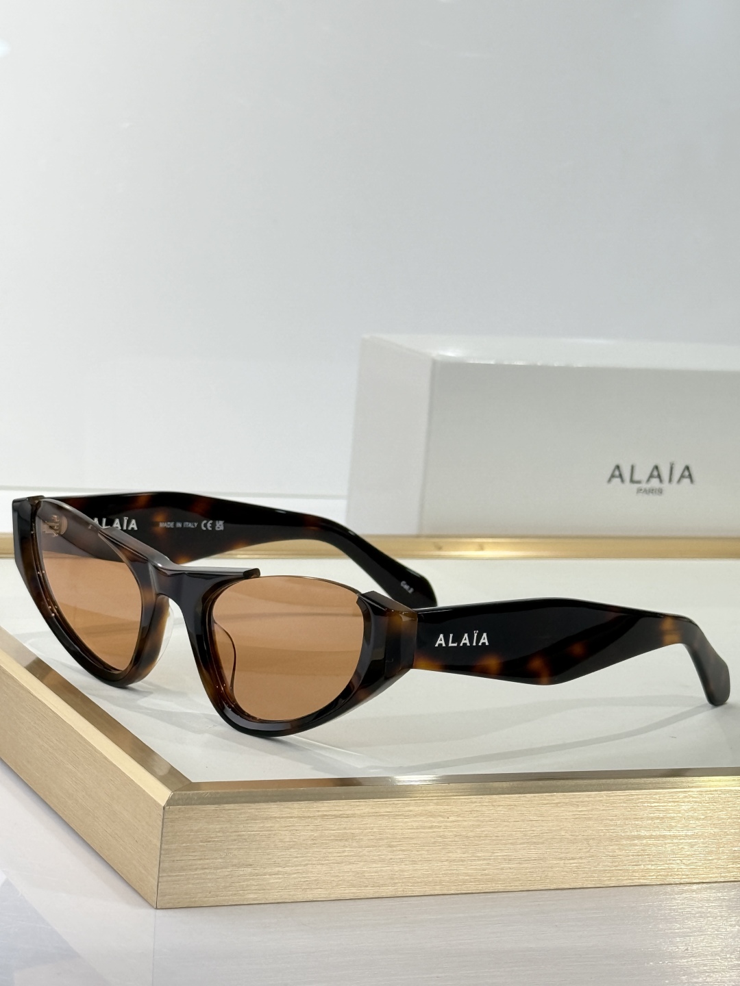  ToP quality 
ALAIA
时间单品 
MOD：AA0076S
SIZE：57-17-145