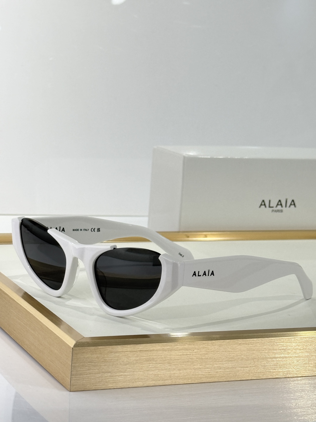  ToP quality 
ALAIA
时间单品 
MOD：AA0076S
SIZE：57-17-145