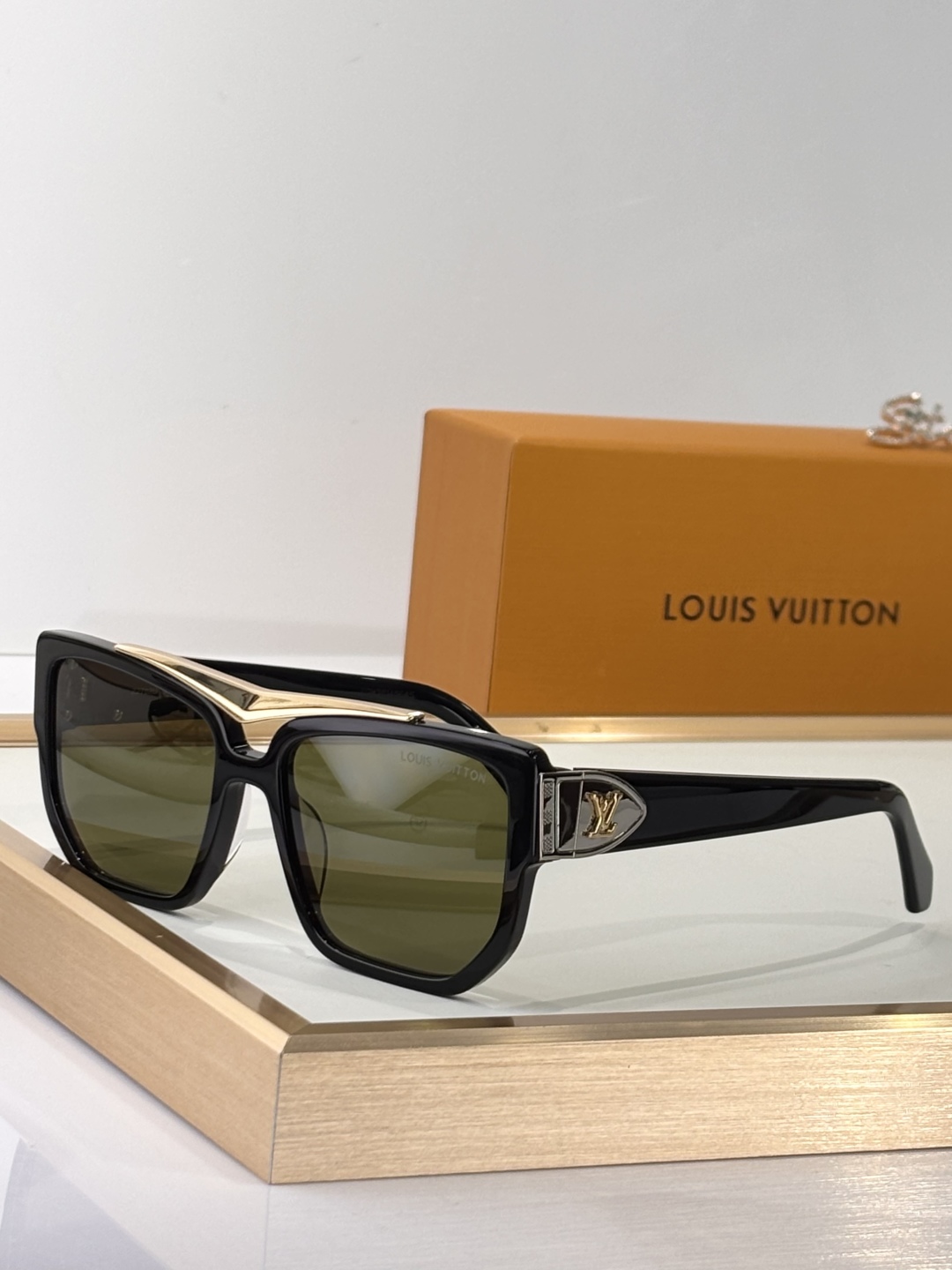  LOUI*
ModZ2701U
SIZE57-18-145
