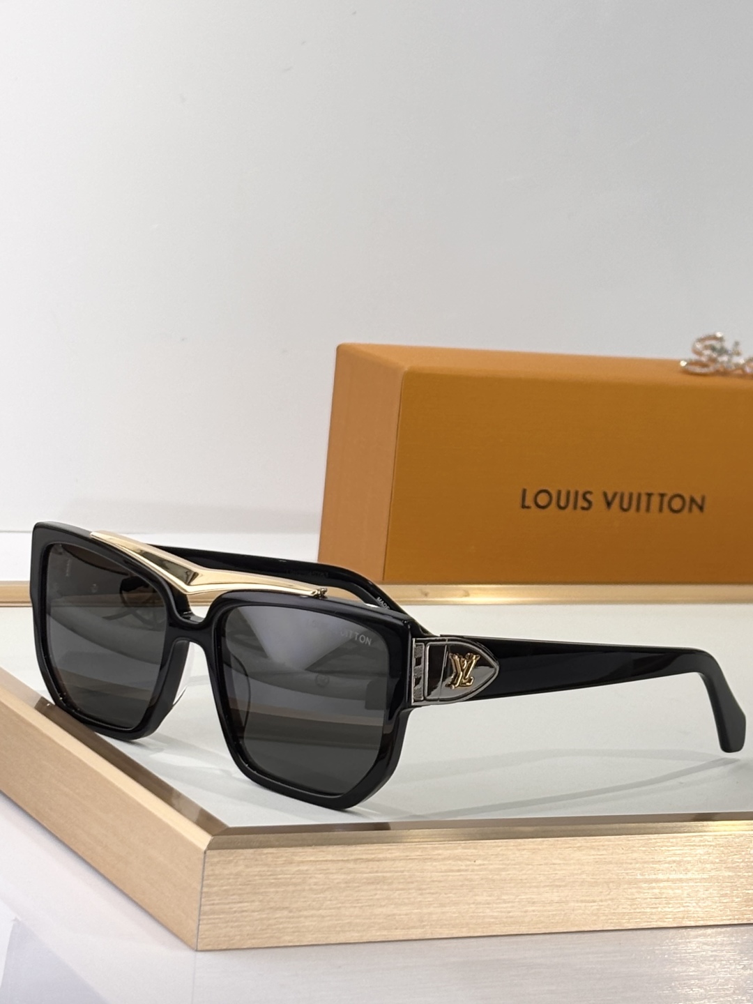  LOUI*
ModZ2701U
SIZE57-18-145
