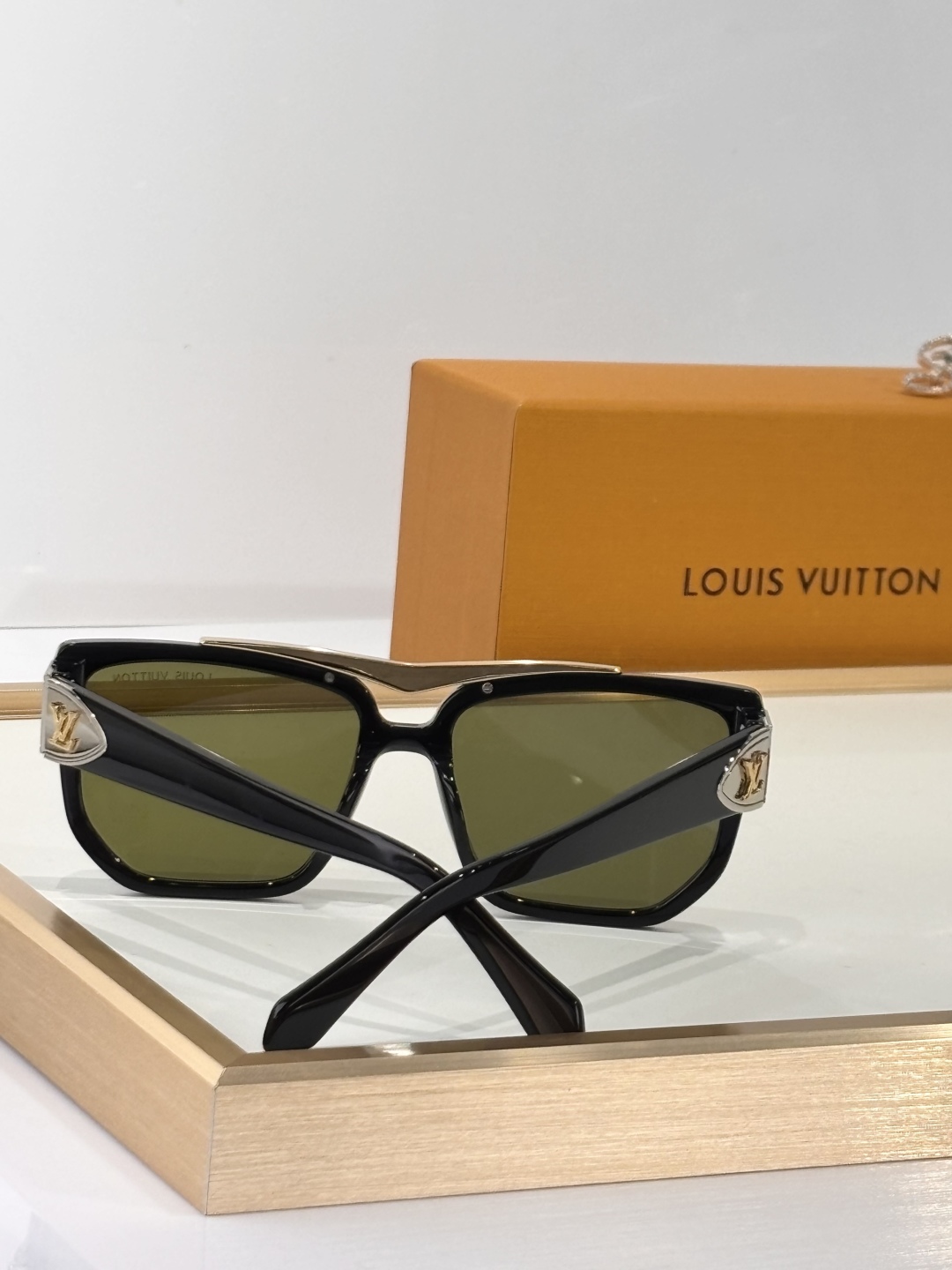 LOUI*
ModZ2701U
SIZE57-18-145
