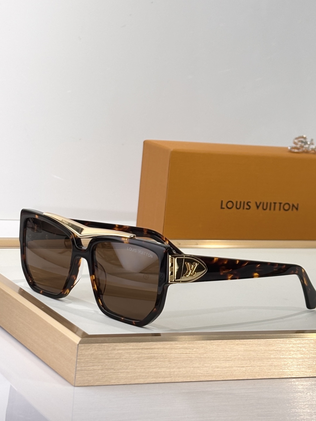 LOUI*
ModZ2701U
SIZE57-18-145
