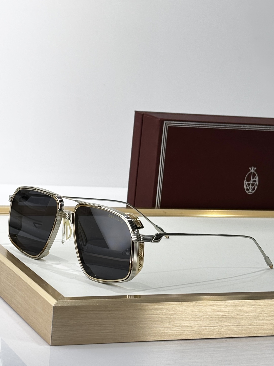  十周年系列：JAGGER
JACQUES MARIE MAGE
MODEL：JAGGER
SIZE：5