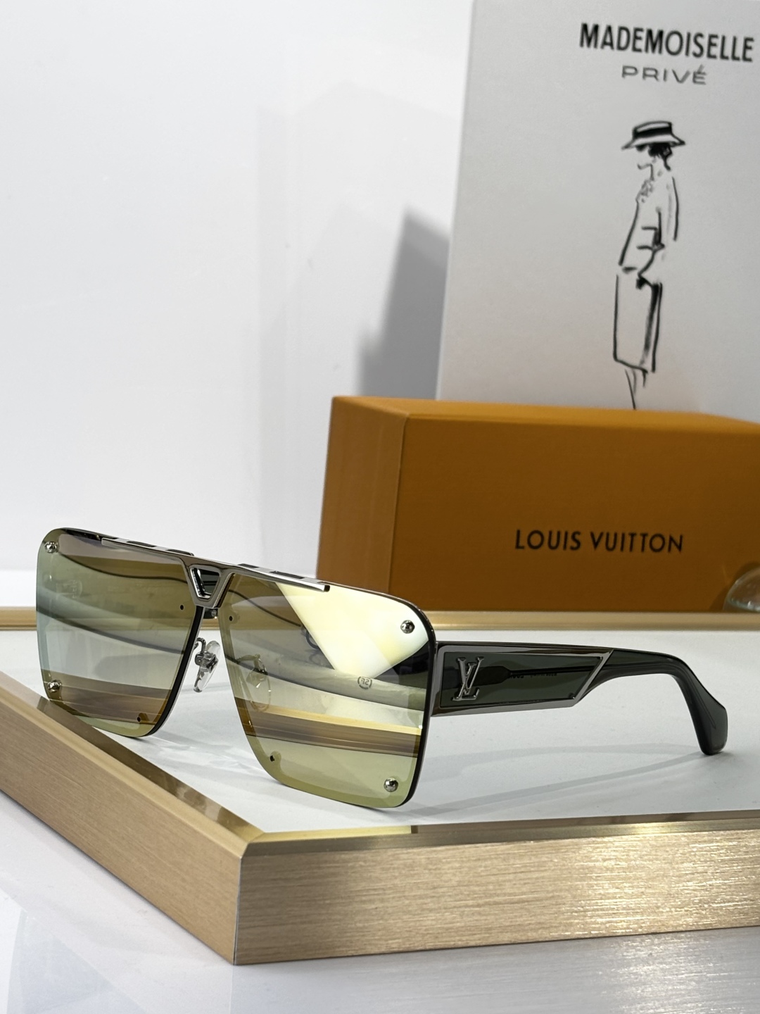  LOUIS VUITTO*
TOP QUALITY
MODELZ2615UZ2629U
SIZE47口