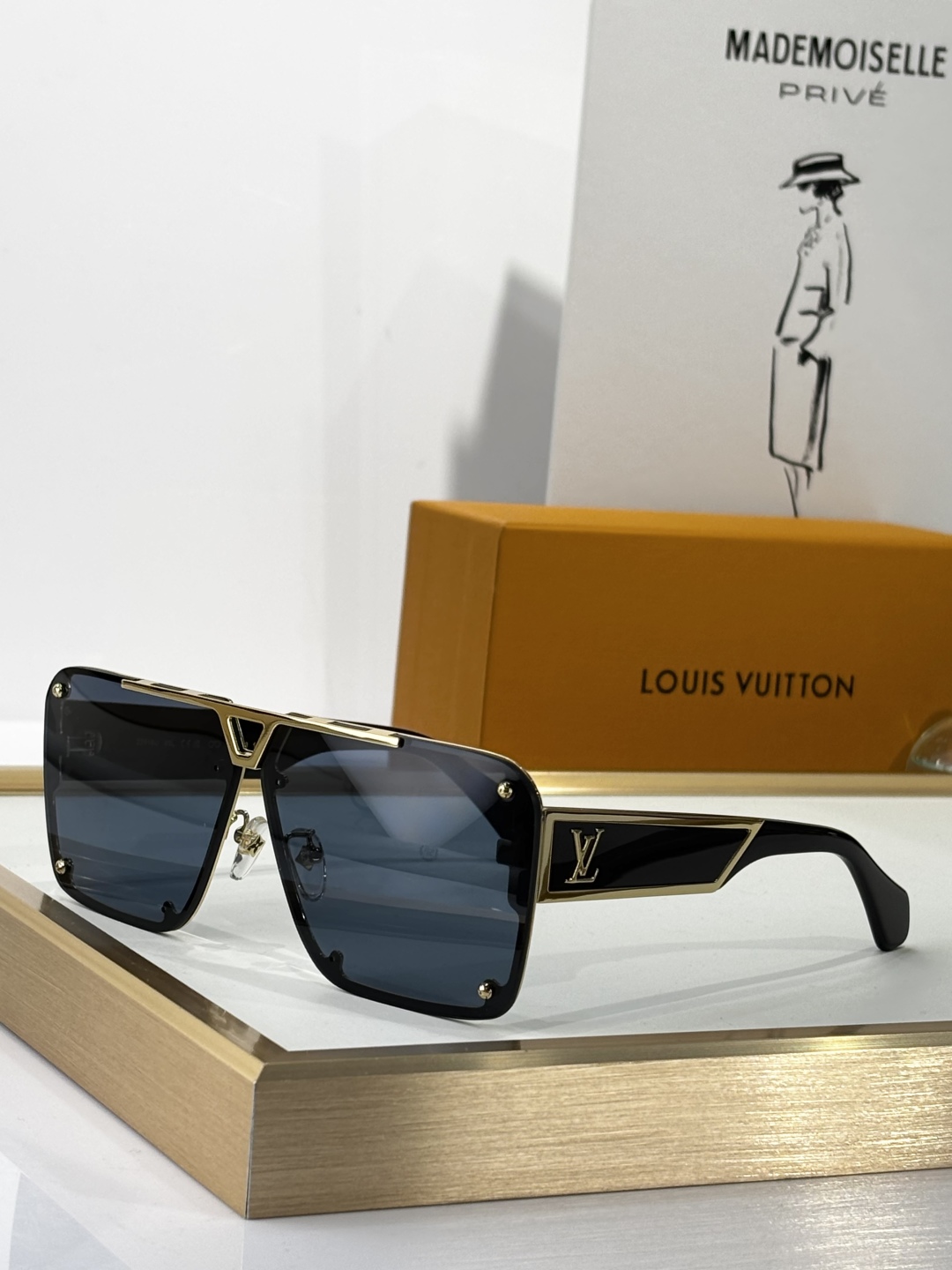  LOUIS VUITTO*
TOP QUALITY
MODELZ2615UZ2629U
SIZE47口