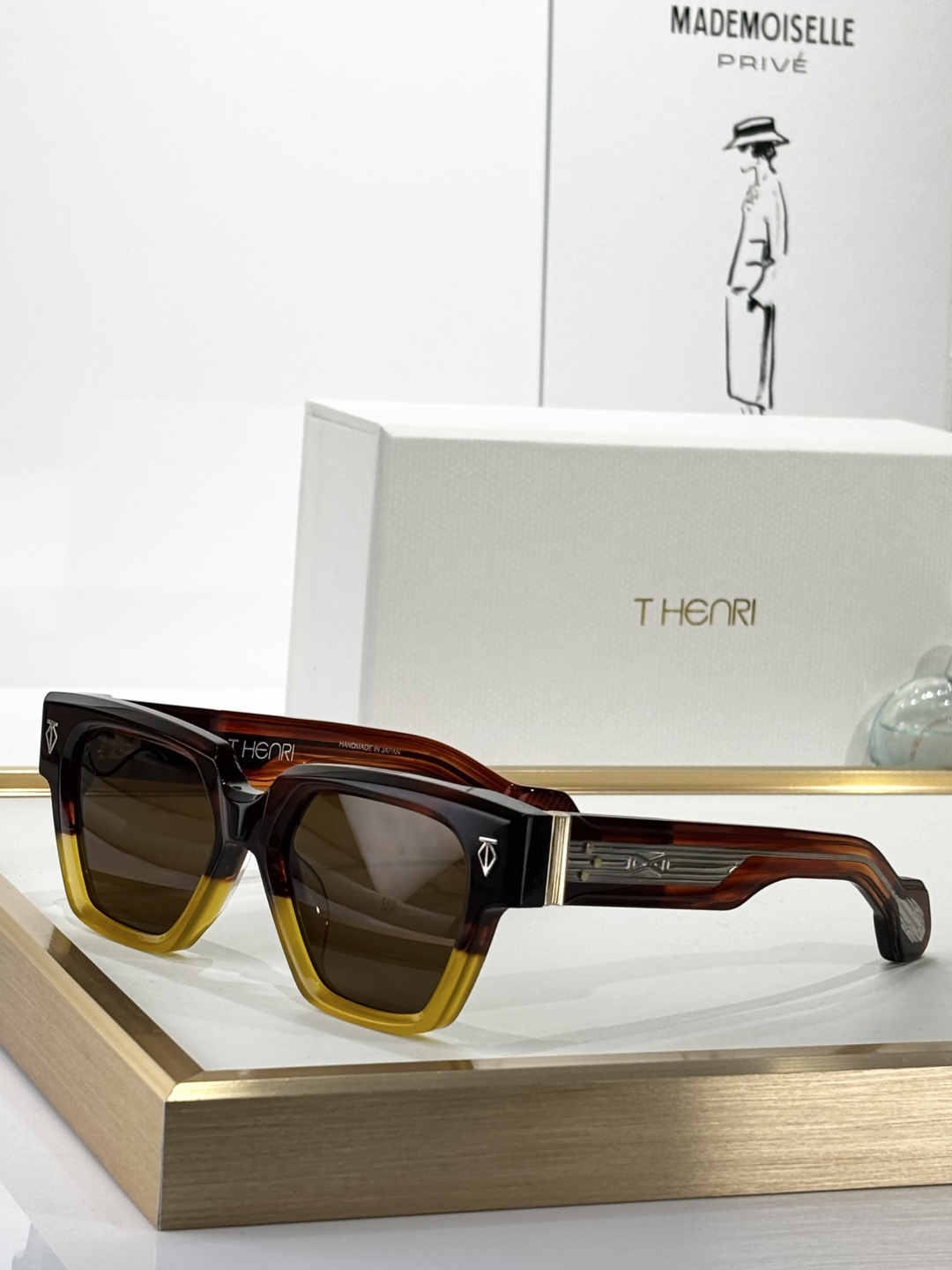 THENRI
Photochroromic
MODELUTOPIA
SIZE 53□19-147
墨镜
