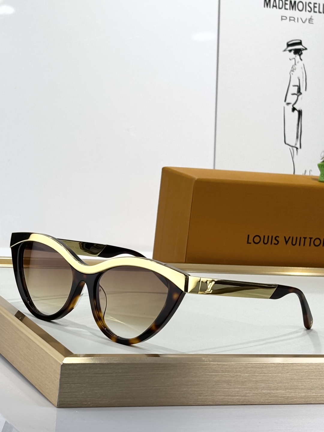。LOUIS VUITTO*
MODEL：Z2684U
SIZE：52口23-143
