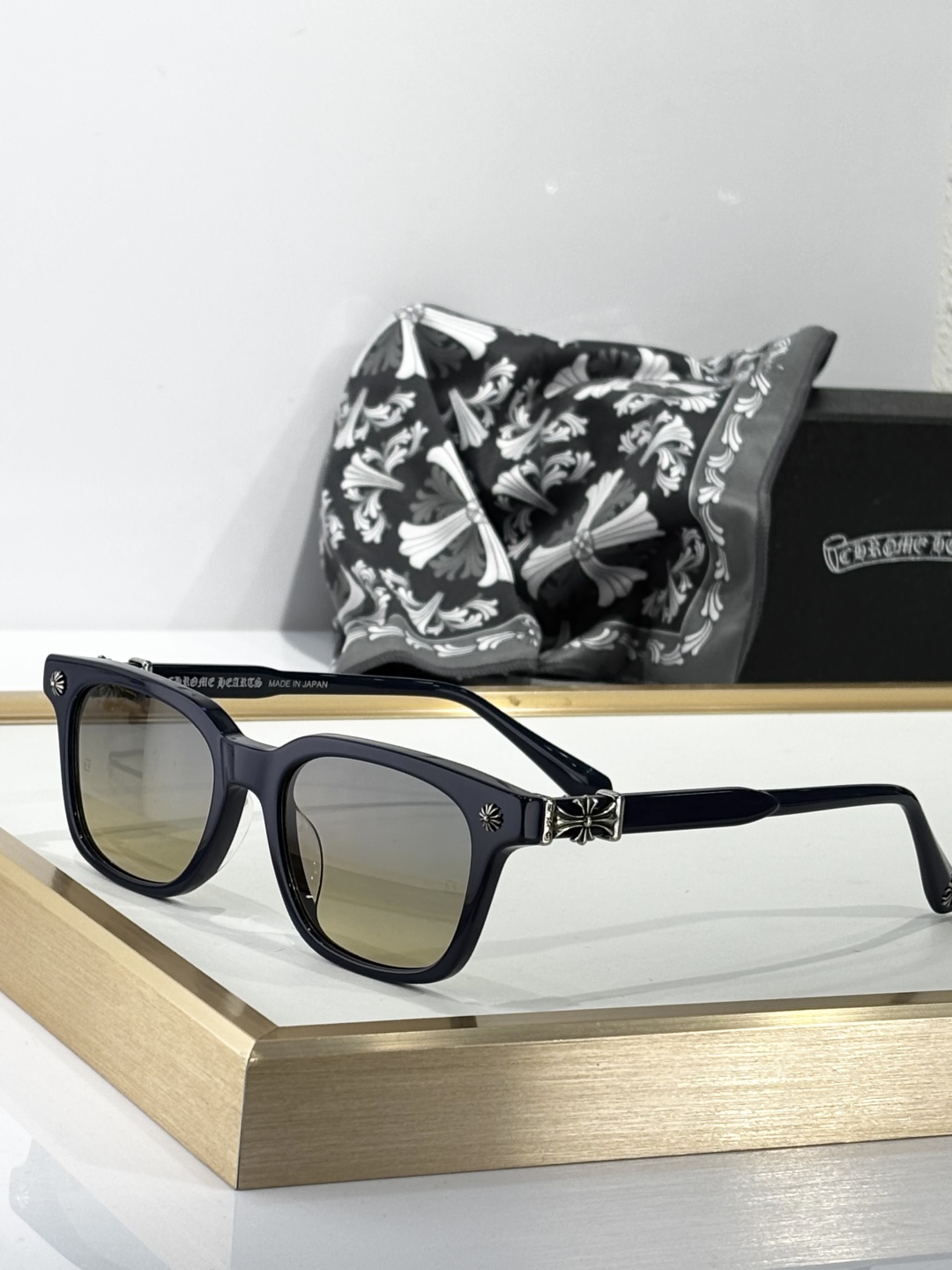  Chrome Hearts
MODELCOX UCKER
SIZE：52口19-153
