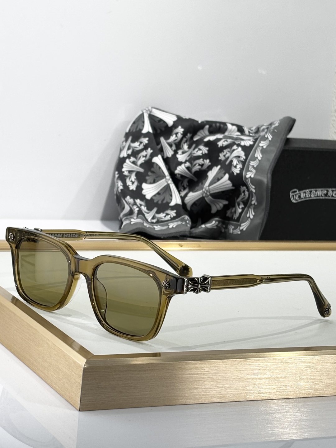  Chrome Hearts
MODELCOX UCKER
SIZE：52口19-153
