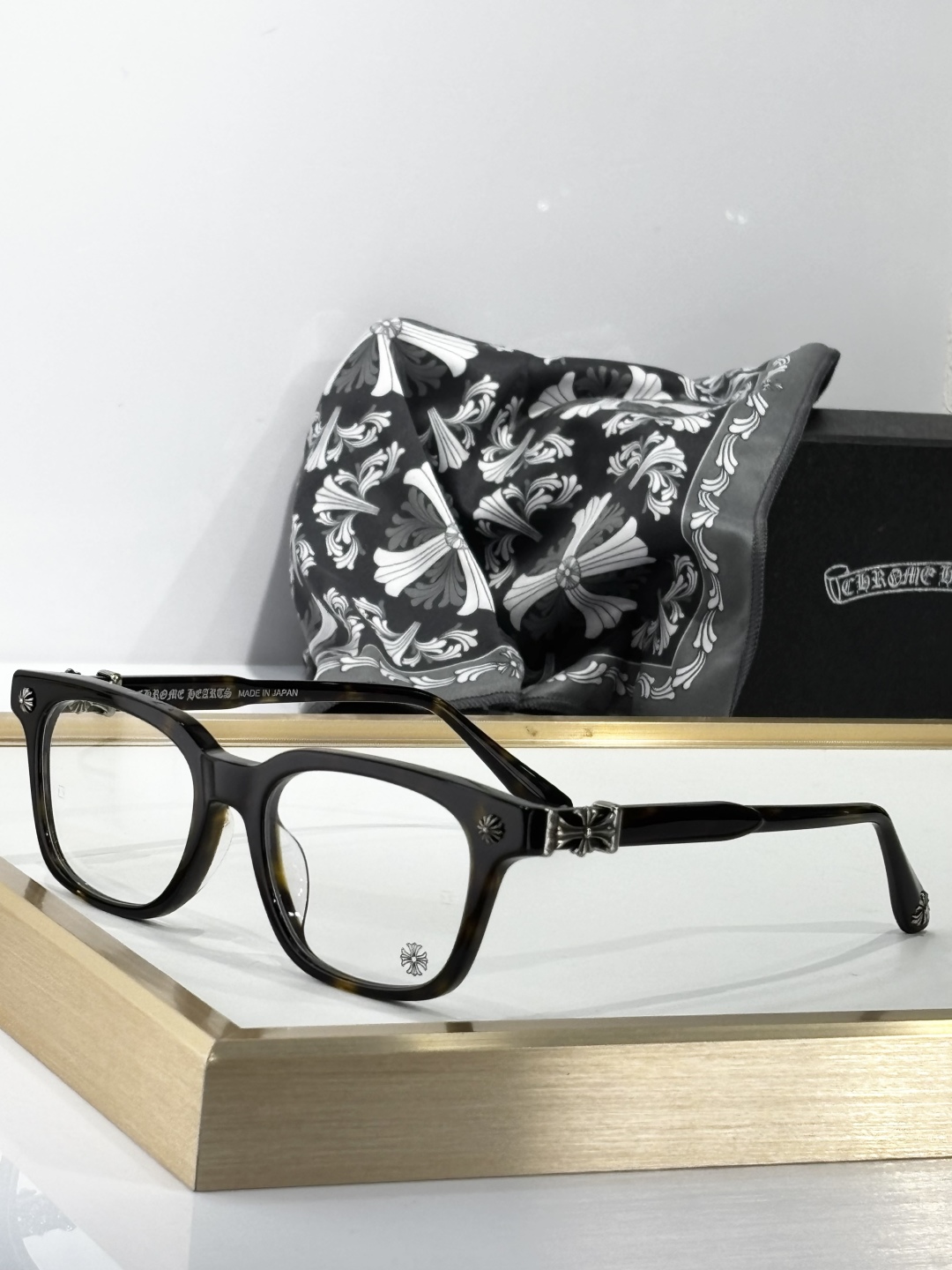  Chrome Hearts
MODELCOX UCKER
SIZE：52口19-153
