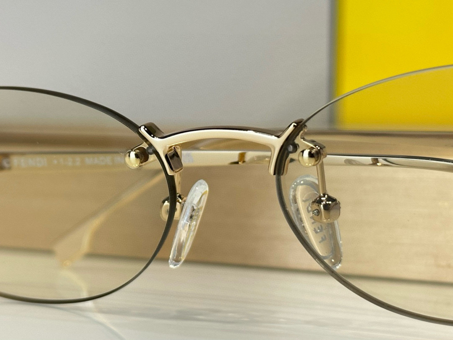  Fend*
Mod：FE4075US
Size：54-15-135
新配色
好温柔💓
