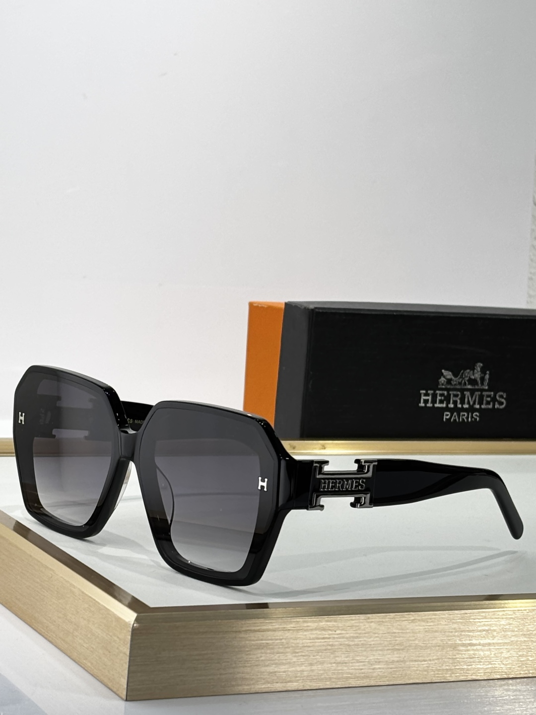  HERMES
经典款
MOD：HS1906
size：56-20-145
