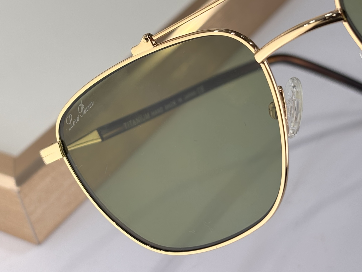  loro Piana titanium sunglasses
MODFAI0302
Size54-18