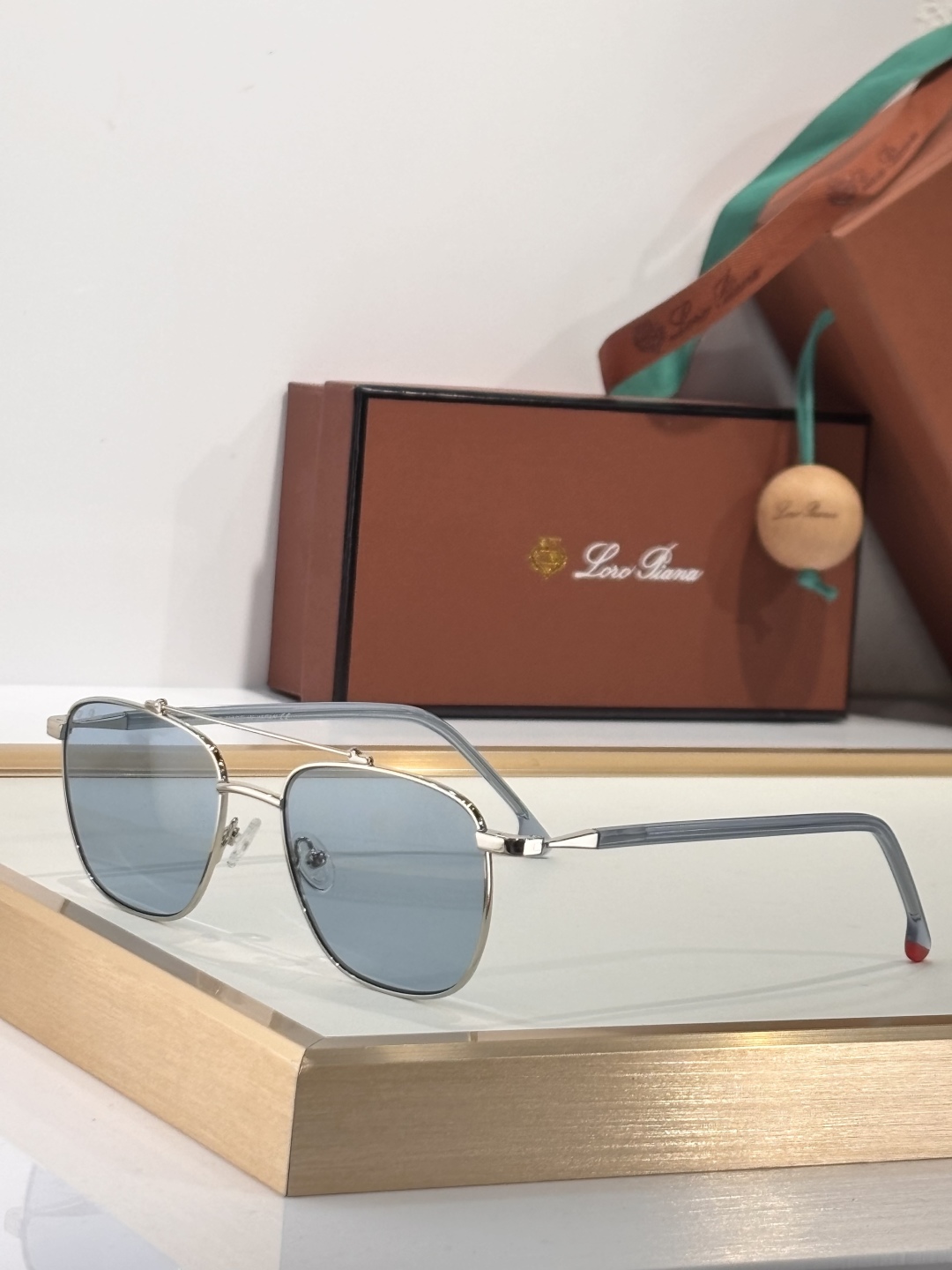  loro Piana titanium sunglasses
MODFAI0302
Size54-18