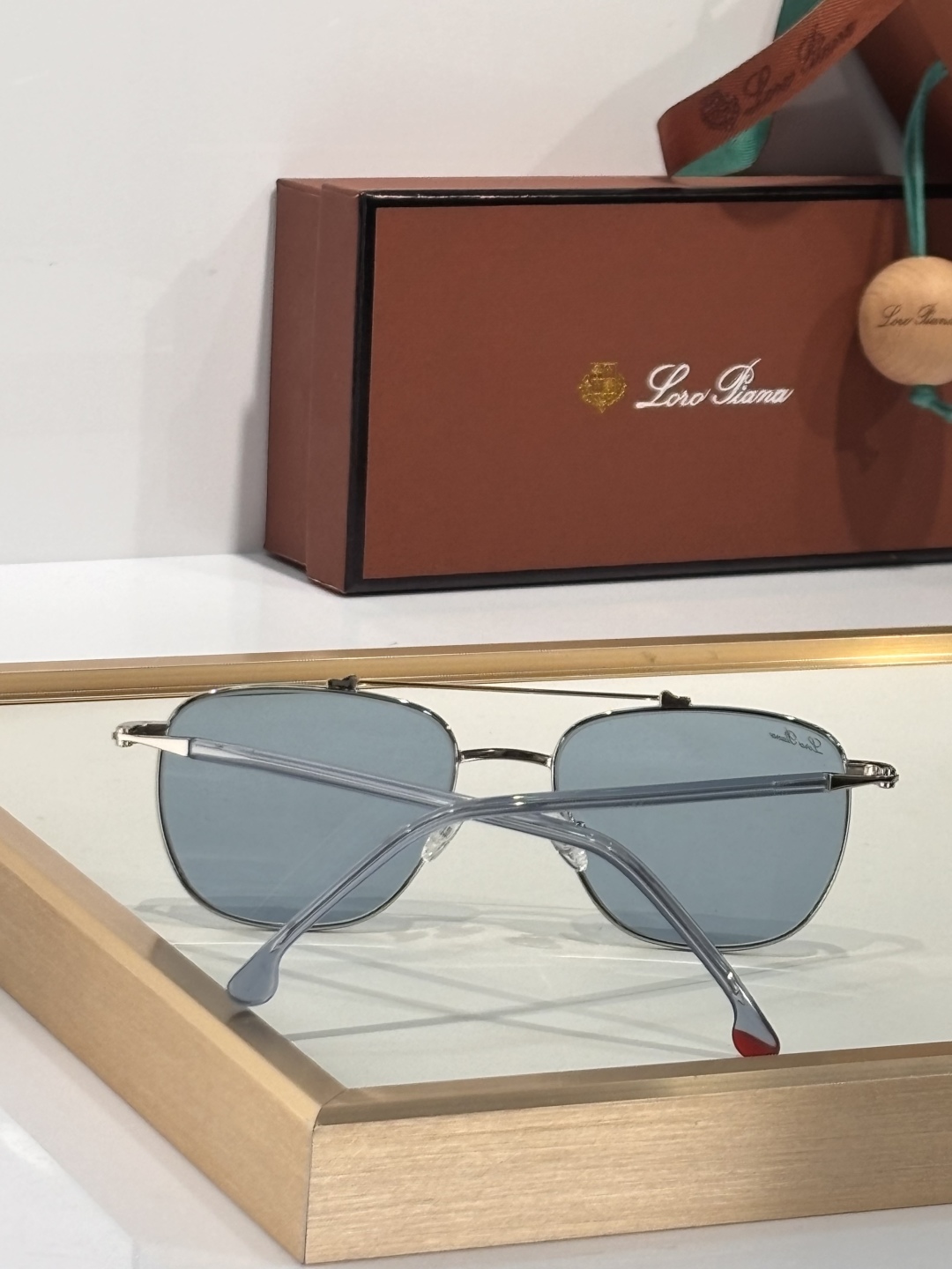  loro Piana titanium sunglasses
MODFAI0302
Size54-18